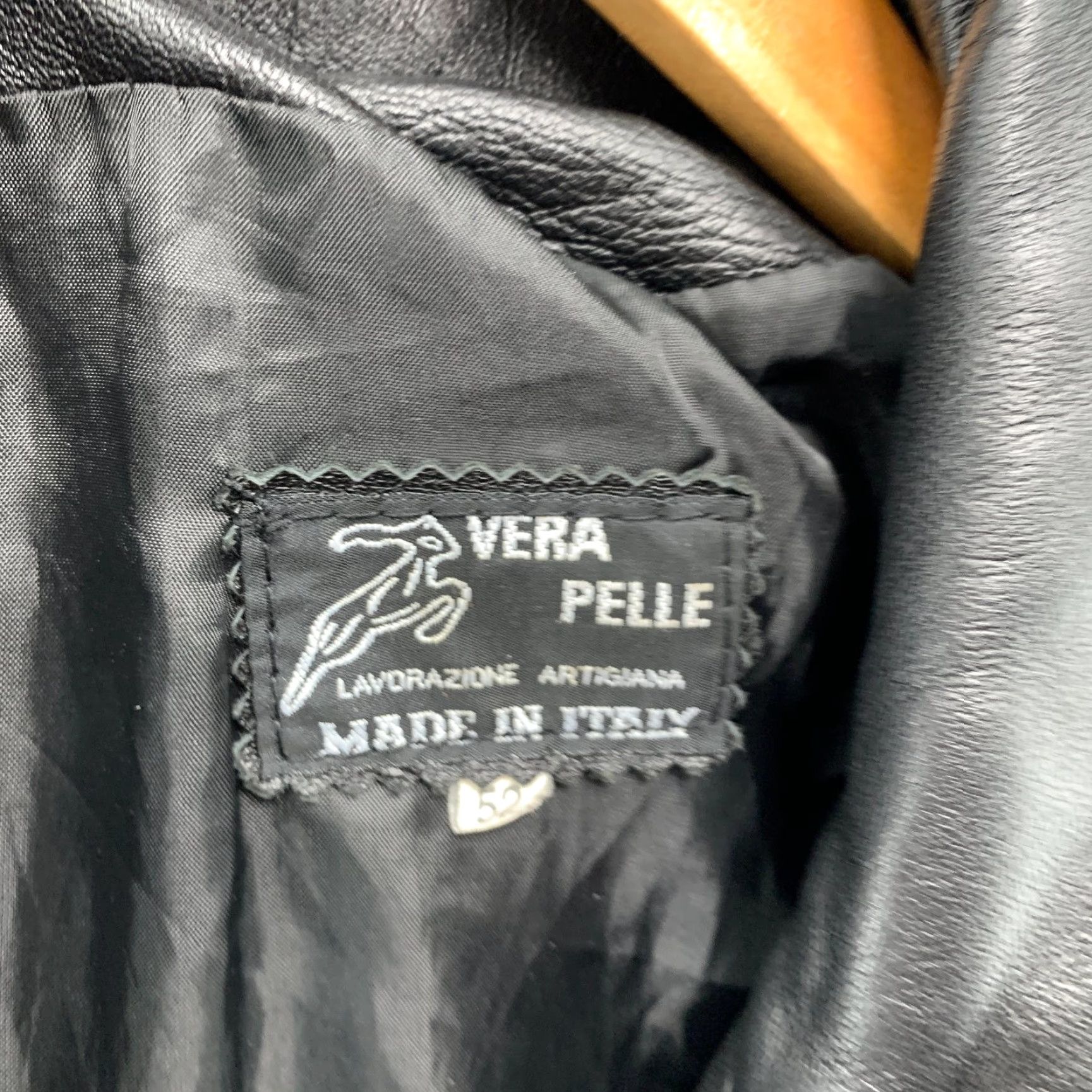 Vera Pelle VINTAGE Vera Pelle Leather Coat Mens 52 Black Car Coat Field Jacket Made Italy Jacket Mens 52 Black Italy Leather Coat Vintage Vera Pelle Size US L / EU 52-54 / 3 - 2 Thumbnail