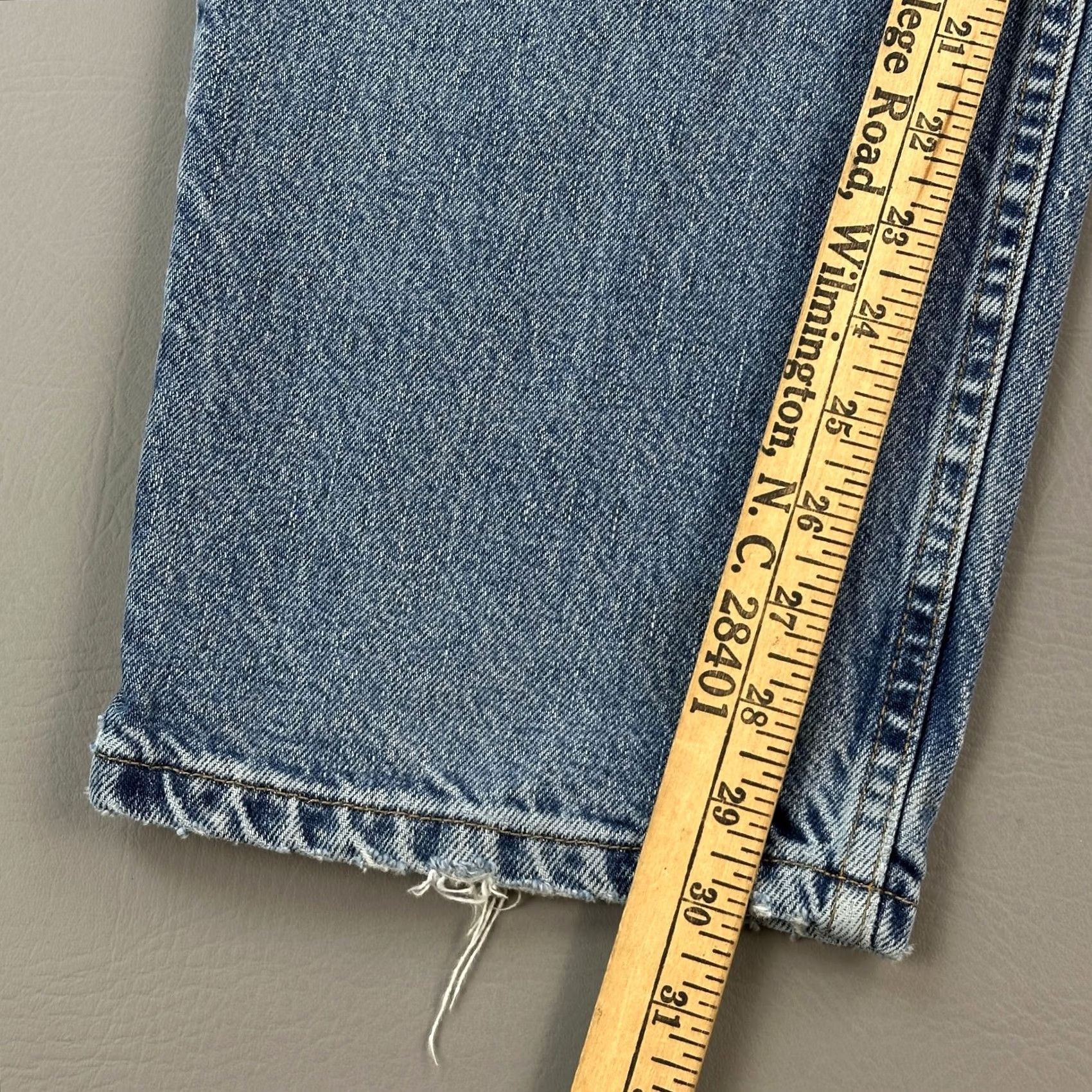 Levi's Vintage Levi's 550 Jeans Mens 38x30 Medium Wash Relaxed Fit Distressed Y2K Denim Cotton Blue 5-Pocket Mens Regular 90s Grunge Logo Jeans Size US 38 / EU 54 - 7 Thumbnail