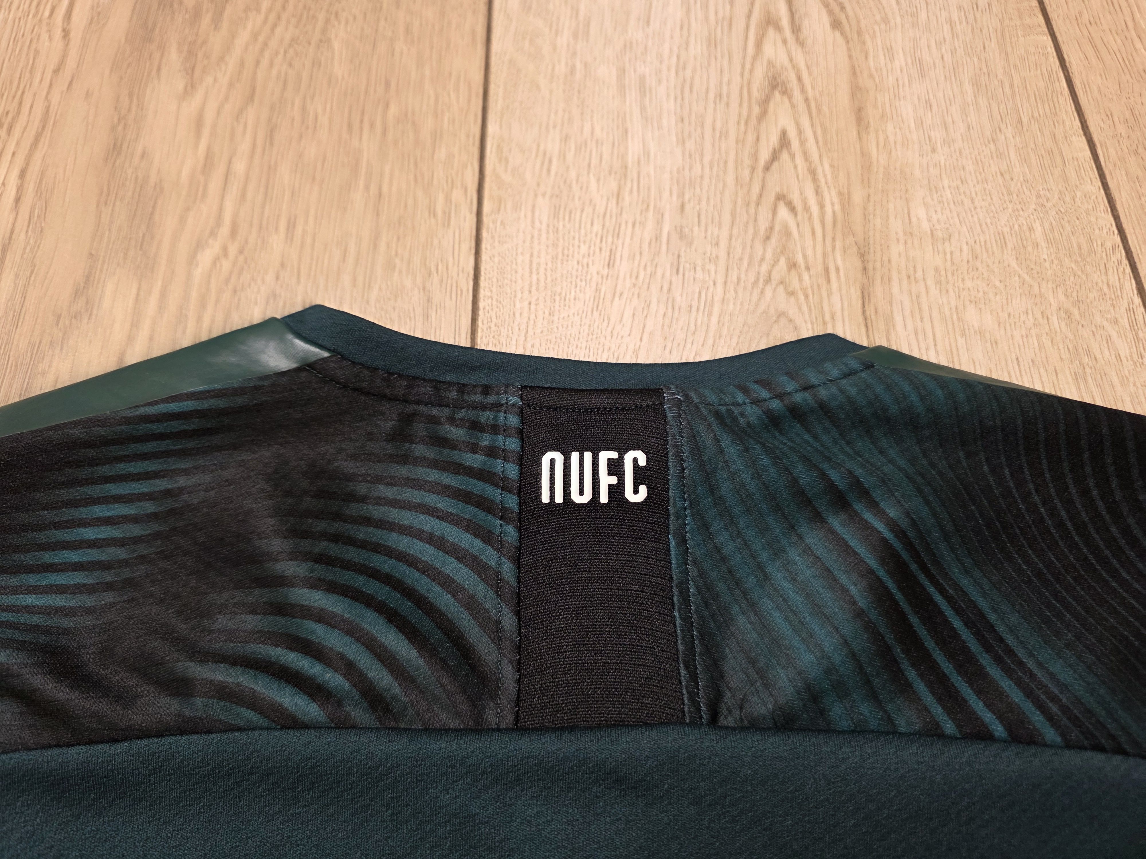 Puma NEWCASTLE UNITED 2019 2020 AWAY FOOTBALL SHIRT SOCCER JERSEY Size US L / EU 52-54 / 3 - 5 Thumbnail