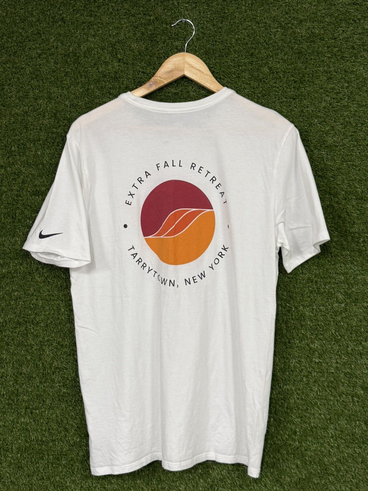Nike Nike White Logo Extra Fall Retreat New York Leaves Tee Large Size US L / EU 52-54 / 3 - 1 Thumbnail