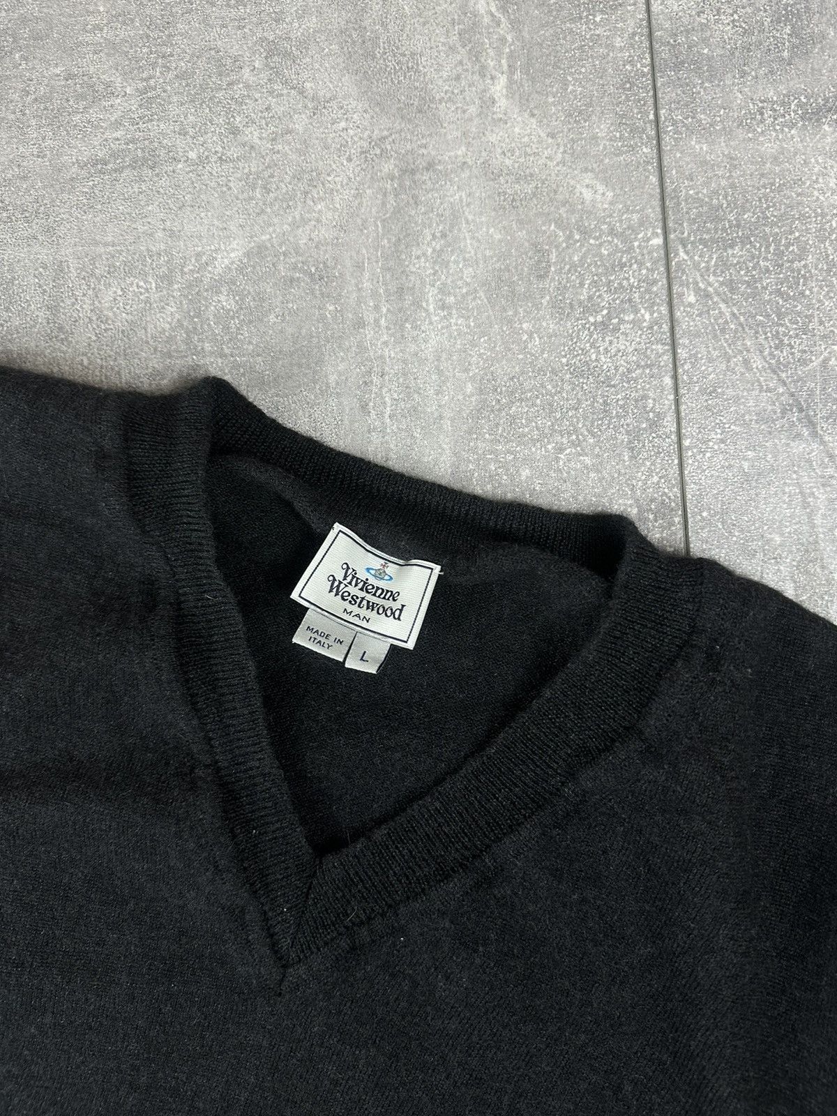 Vivienne Westwood Vivienne Westwood Small Logo V-Neck Luxury Sweater Size US L / EU 52-54 / 3 - 2 Thumbnail