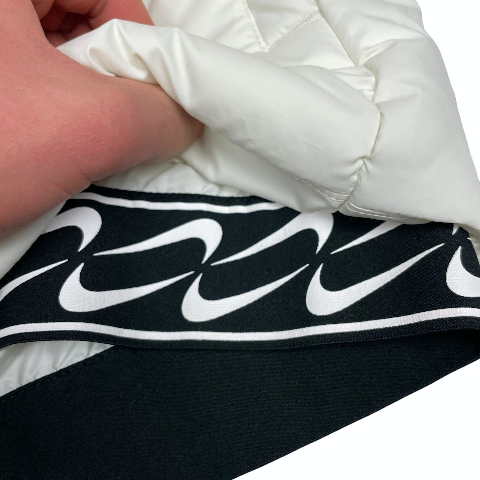 Nike Nike Women's White Outdoor Hooded Full Zip Puffer Jacket XS Size XS / US 0-2 / IT 36-38 - 10 Thumbnail