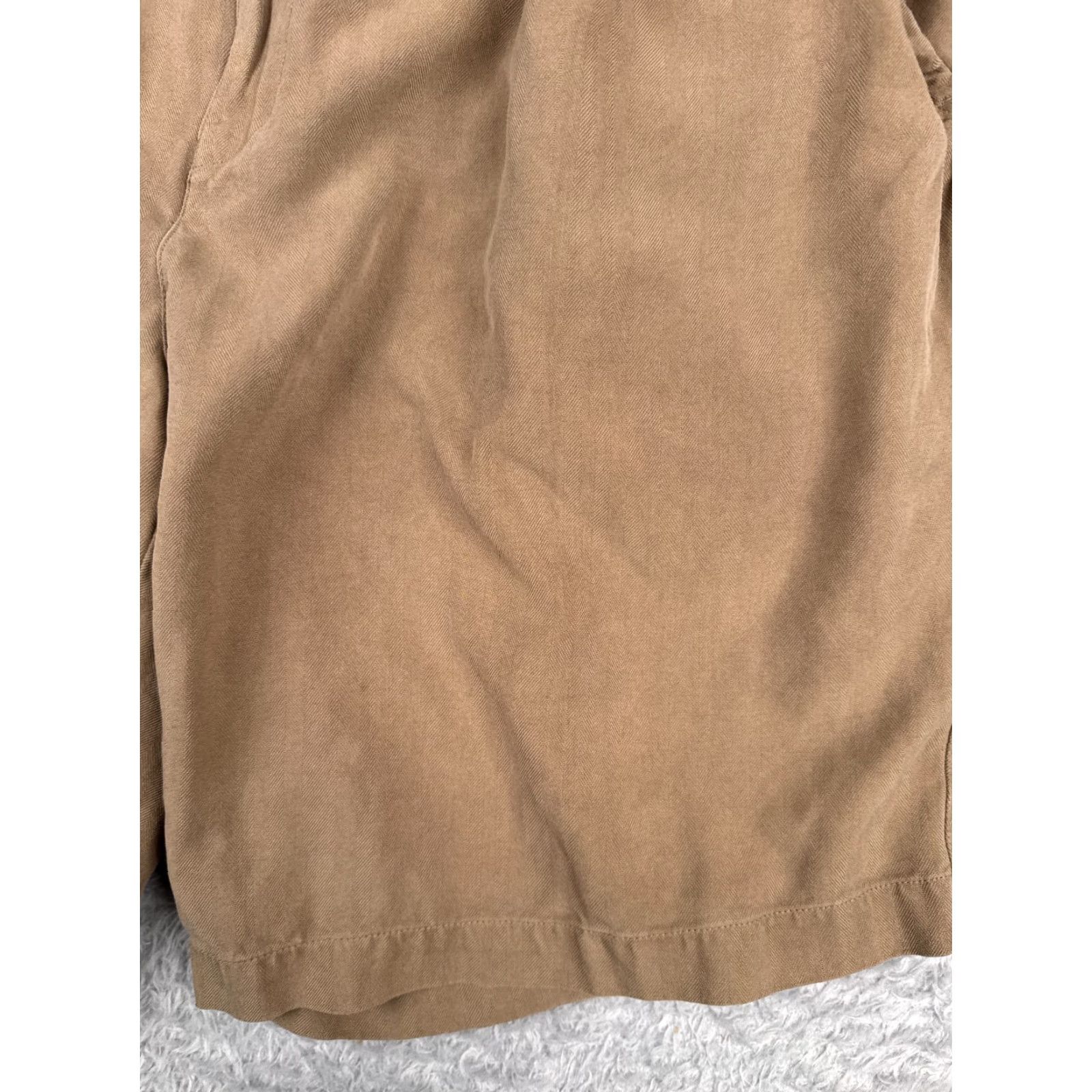 Tommy Bahama Tommy Bahama Shorts Men 36 Brown Bermuda Silk Pleated Beach Vacation 35x8 Cargo Pocket Relaxed Shorts Mens Beach Size US 36 / EU 52 - 6 Thumbnail