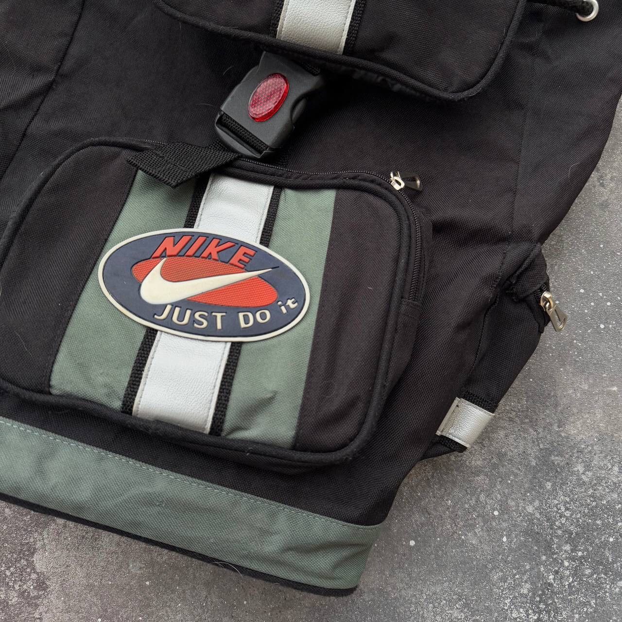 Hypebeast Nike Vintage Swoosh Logo Backpack Size ONE SIZE - 7 Thumbnail