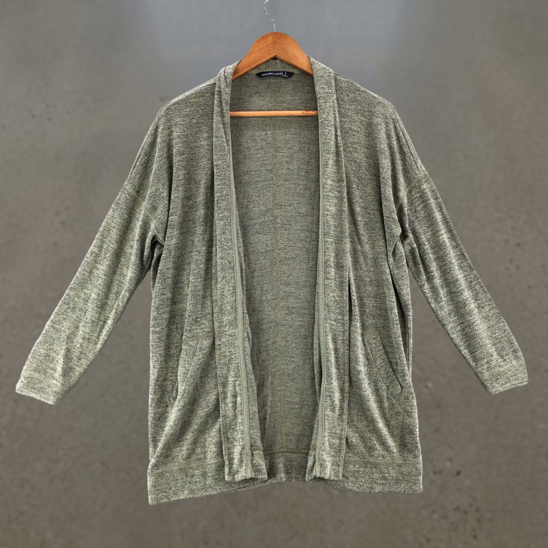 Abercrombie & Fitch Abercrombie & Fitch Gray Cotton Blend Long Sleeve Cardigan Sweater Women Vintage Size S / US 4 / IT 40 - 1 Thumbnail