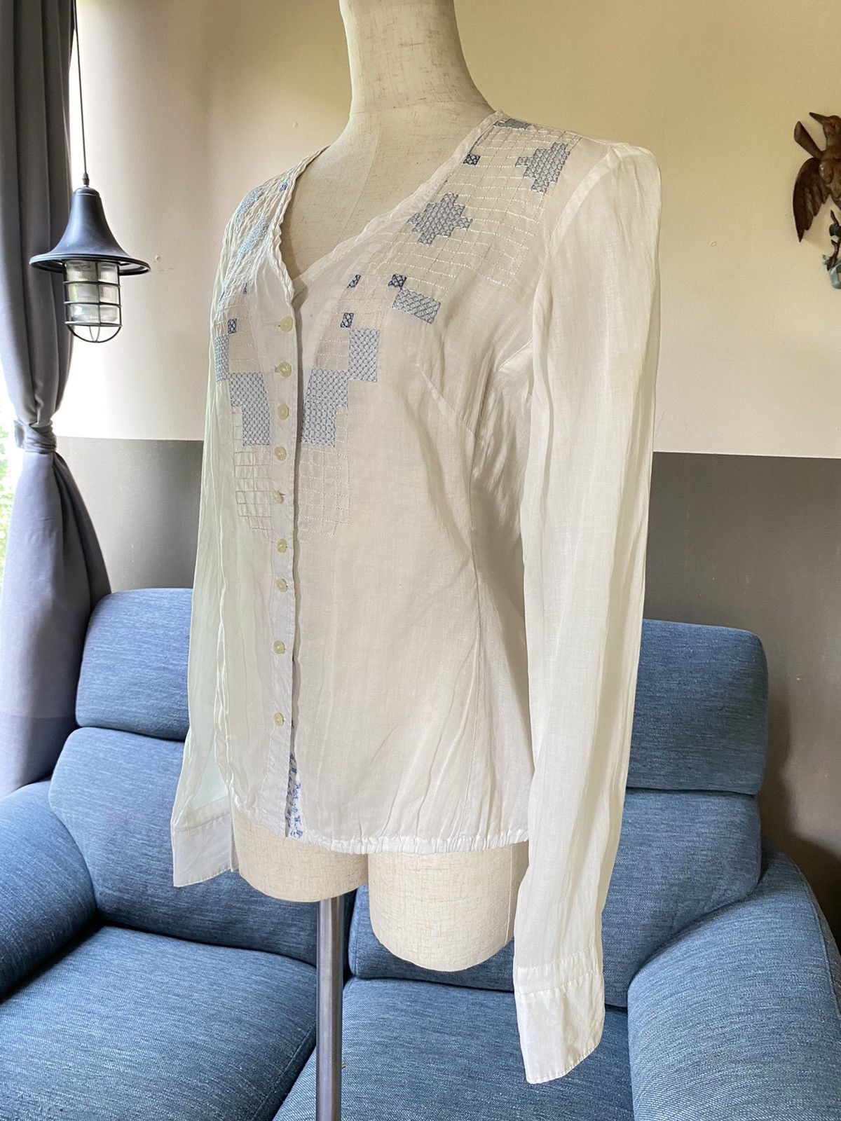Marithe + Francois Girbaud MARITHE + FRANÇOIS GIRBAUD White shirt with blue embroidery Size M / US 6-8 / IT 42-44 - 16 Thumbnail