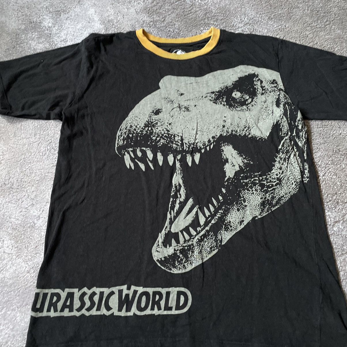 Vintage Vintage 00s Jurassic World Graphic Tee Dinosaur Horror Grung Size US M / EU 48-50 / 2 - 4 Thumbnail