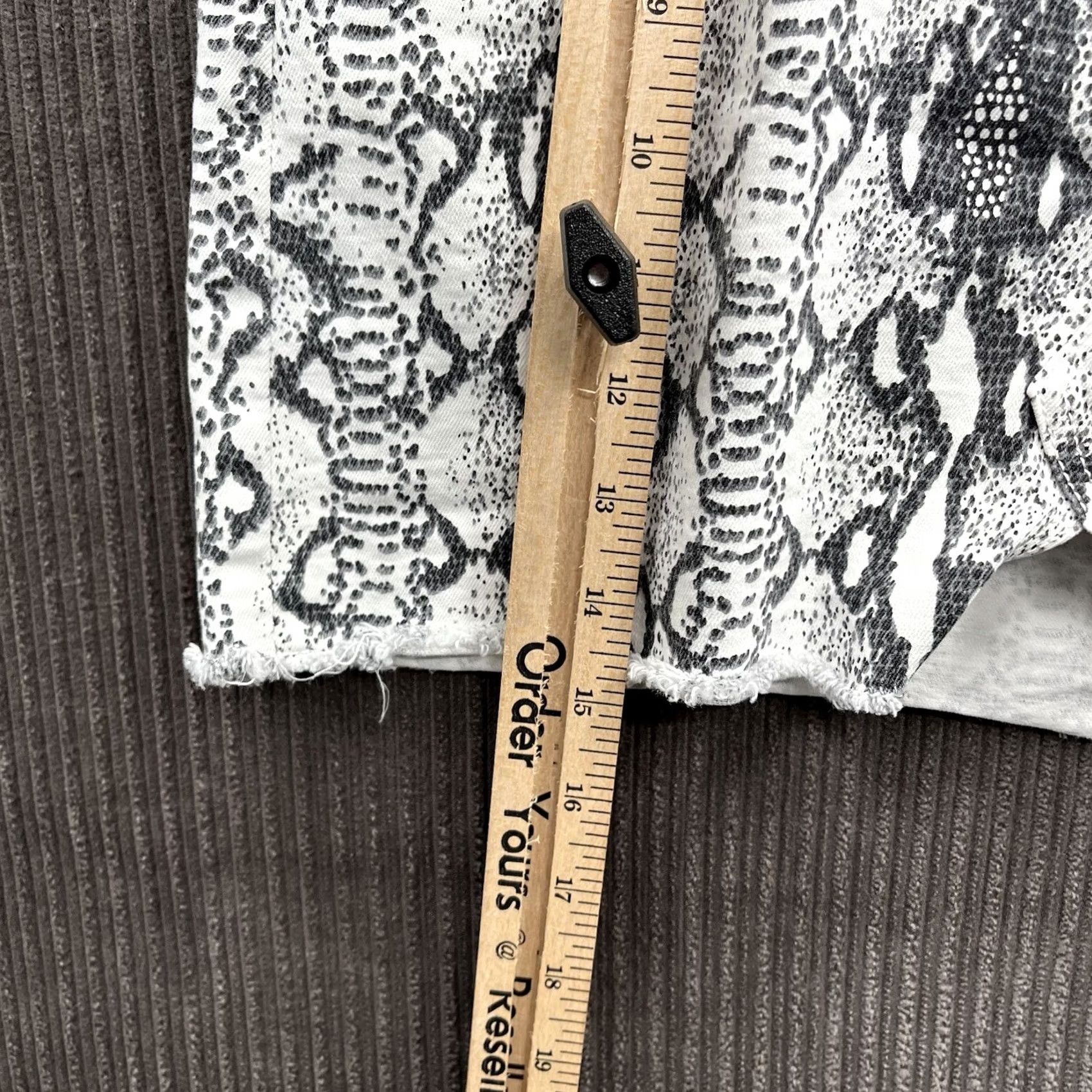 Frame FRAME Skirt Snakeskin Print Black & White Size 27 Cotton Denim Casual Party Womens Small Short Multicolor Spring Summer Fall - Size 27" / US 4 / IT 40 - 5 Thumbnail