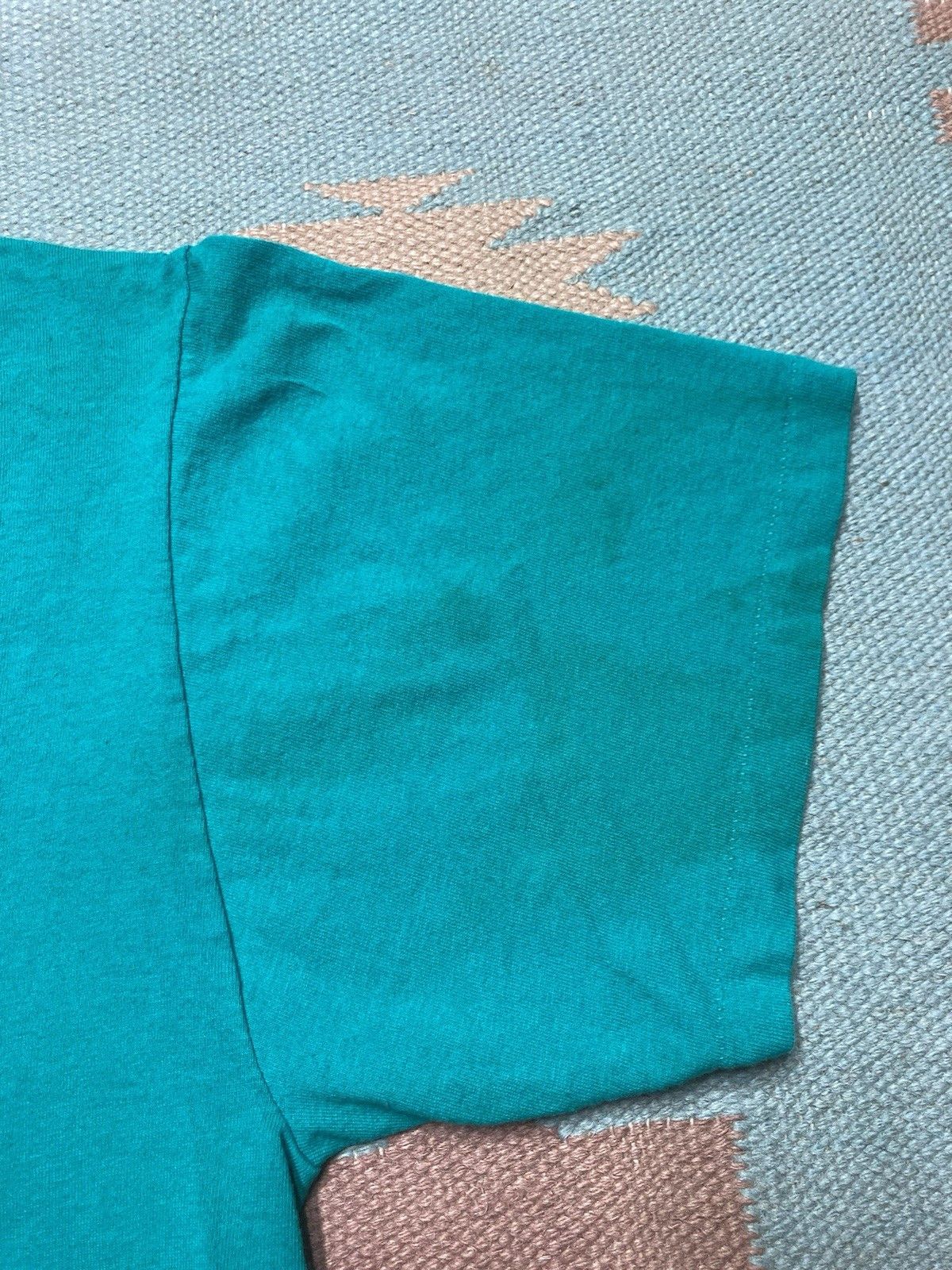 Vintage 90s t shirt Waikiki beach Hawaii ocean palm tree dolphin L Size US L / EU 52-54 / 3 - 5 Thumbnail