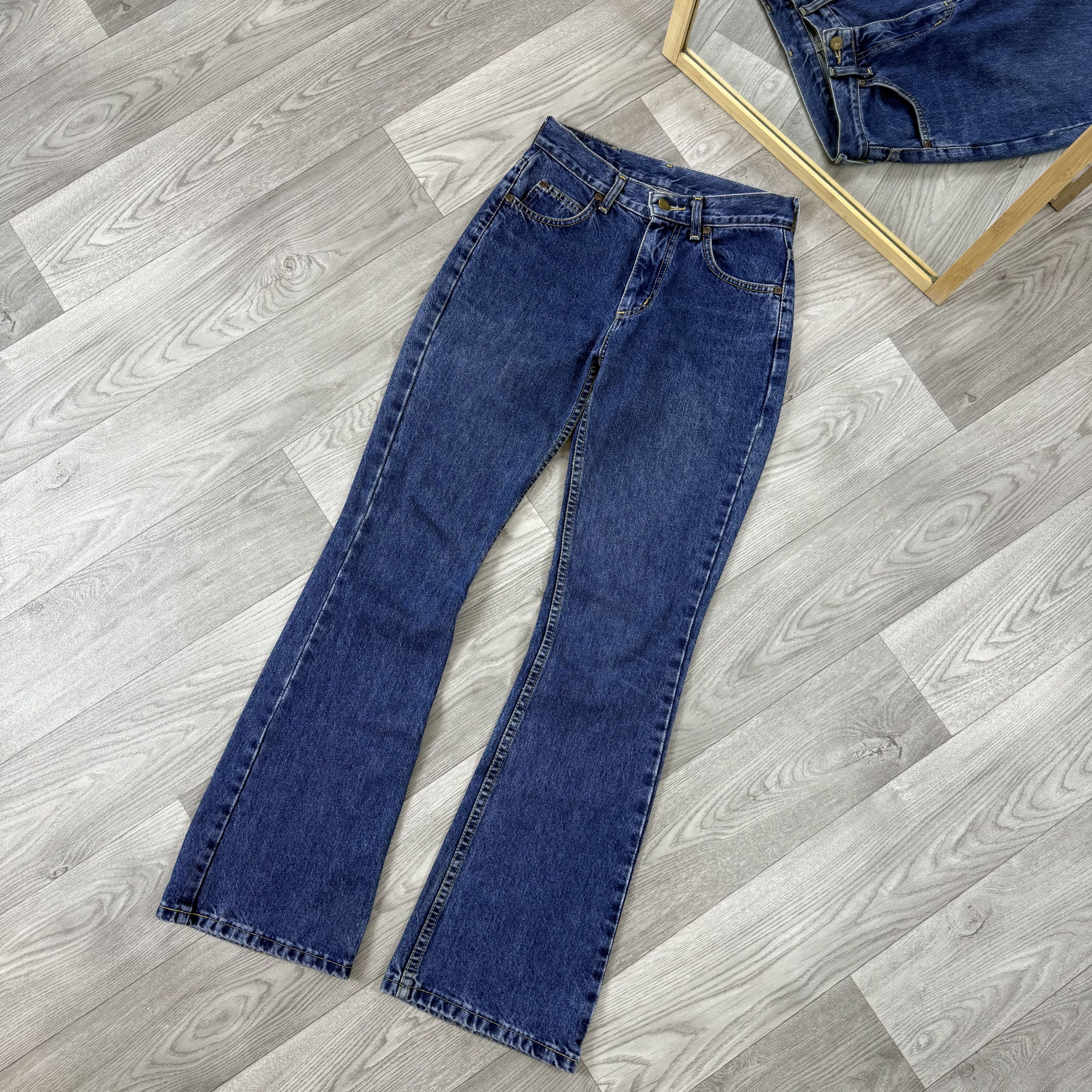 Lee Vintage Lee 90s Stonewashed No Fade Bootcut Flared Jeans Size 24" / US 00 / IT 34 - 9 Thumbnail