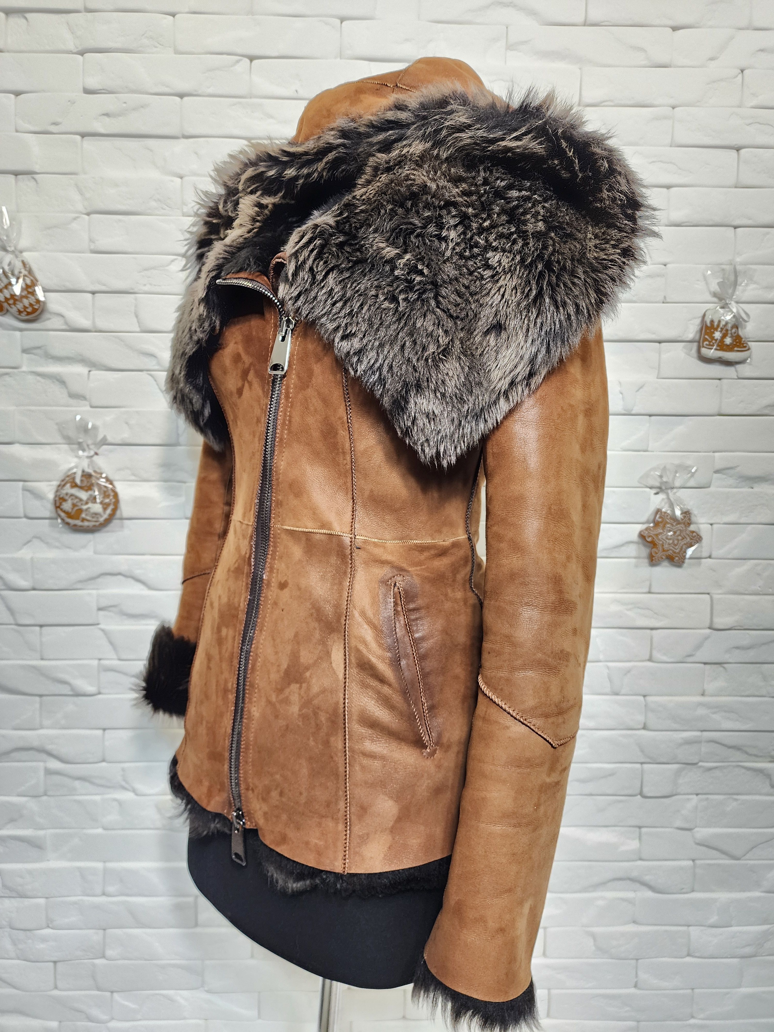 Uniqlo Brown Sheepskin Coat: Genuine Fur Hood, Metal Zipper. Size M / US 6-8 / IT 42-44 - 3 Thumbnail