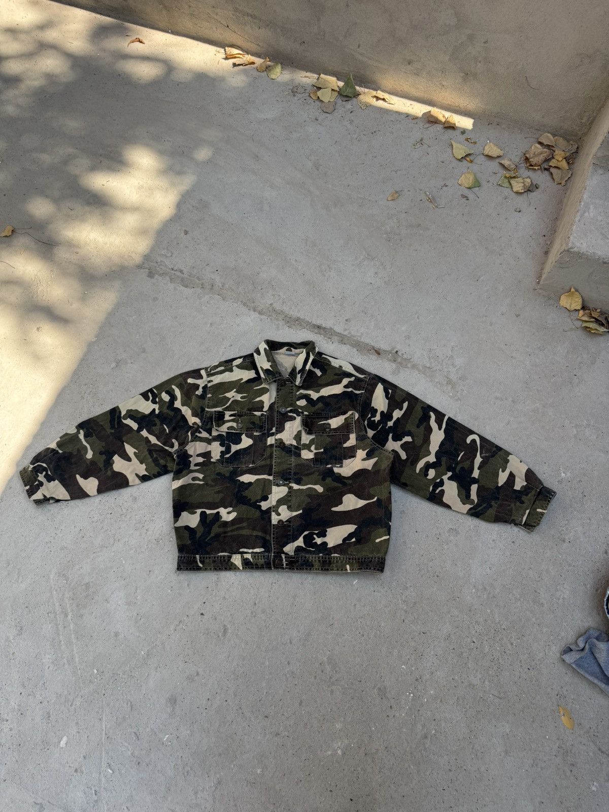 Japanese Brand VINTAGE BOXY MILITARY CAMO JACKET Size US S / EU 44-46 / 1 - 1 Thumbnail