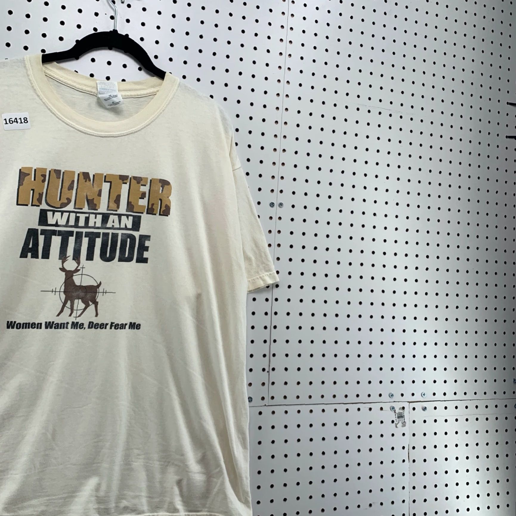 Gildan VINTAGE HUNTER WITH AN ATTITUDE Shirt Mens XL White Deer Cross Hair Graphic Size US XL / EU 56 / 4 - 4 Thumbnail