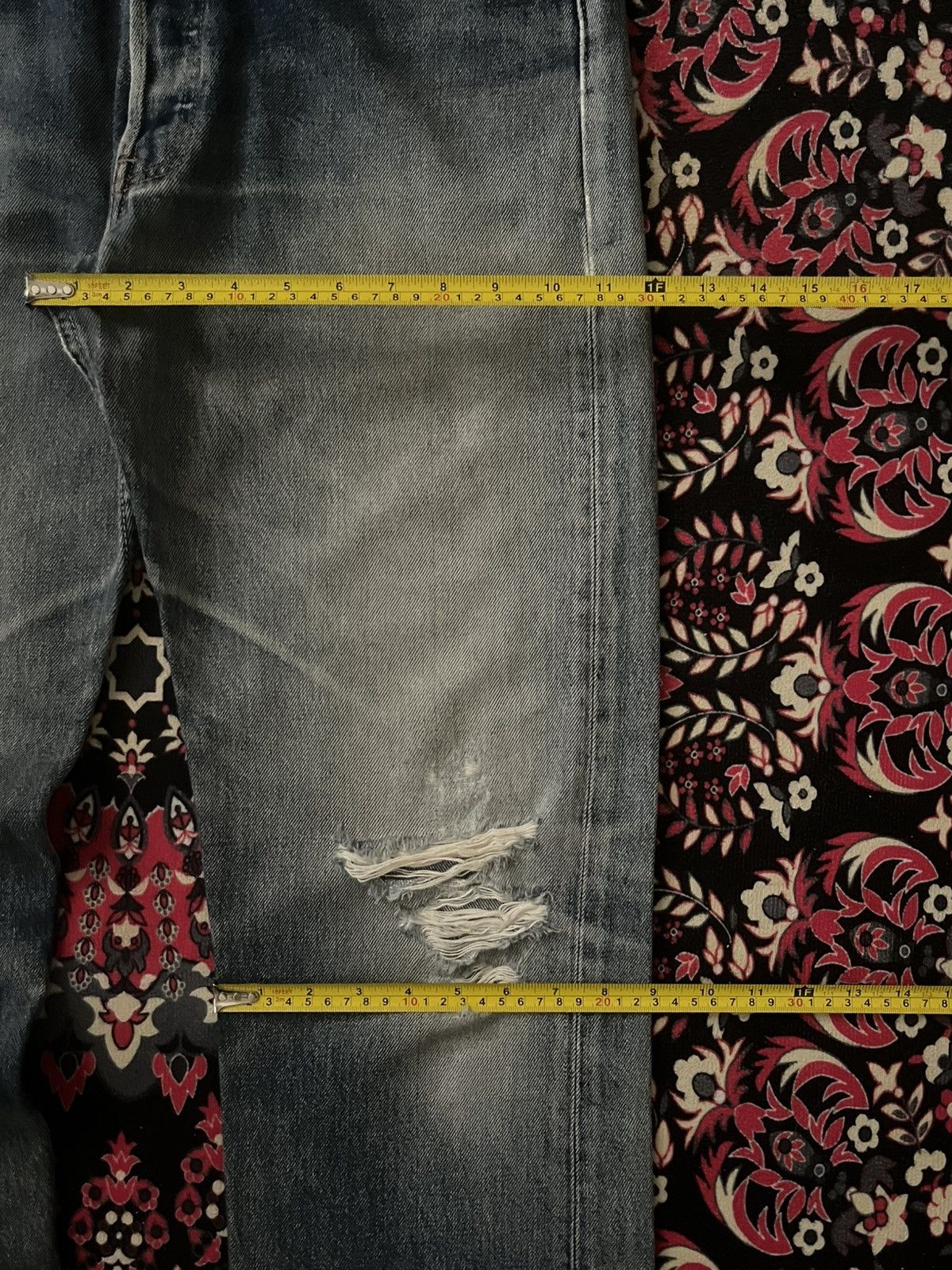 Levi's ⚡️Vintage⚡️90s Levi’s 501 Blue Wash Buttonfly Distressed Jeans Size US 33 - 19 Thumbnail