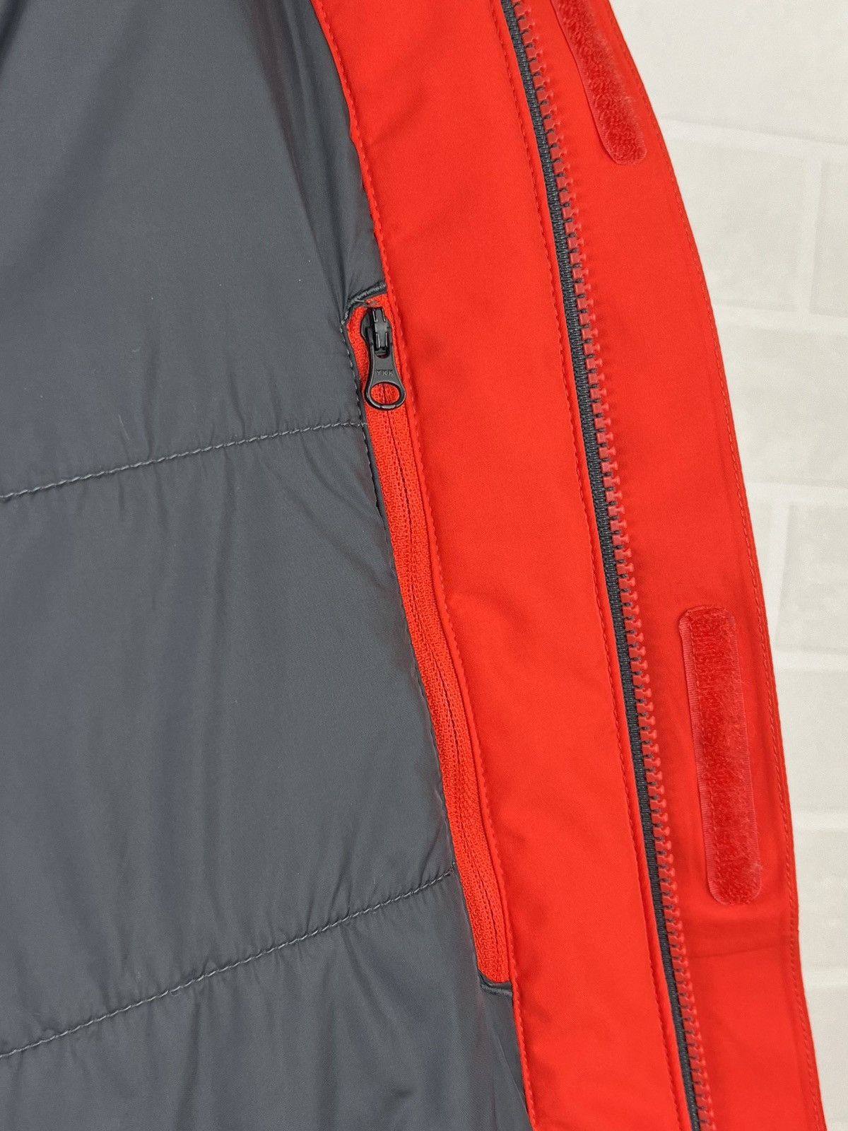 The North Face THE NORTH FACE Ski Jacket DRYVENT Insulated Logo Red Men’s Size US L / EU 52-54 / 3 - 13 Thumbnail