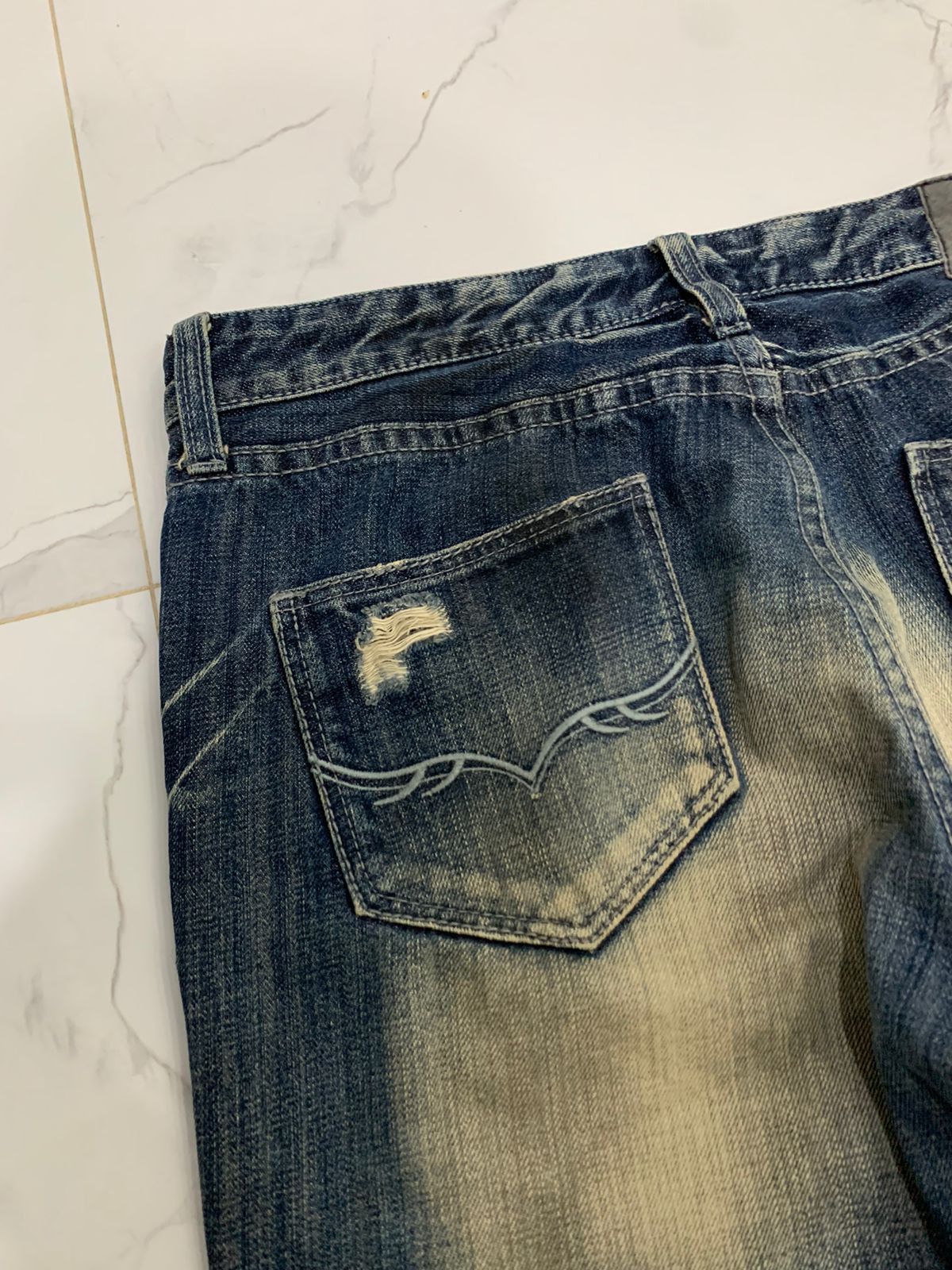 GOSTAR DE FUGA GOSTAR DE FUGA DISTRESSED FLARED JEANS Size US 31 - 19 Thumbnail