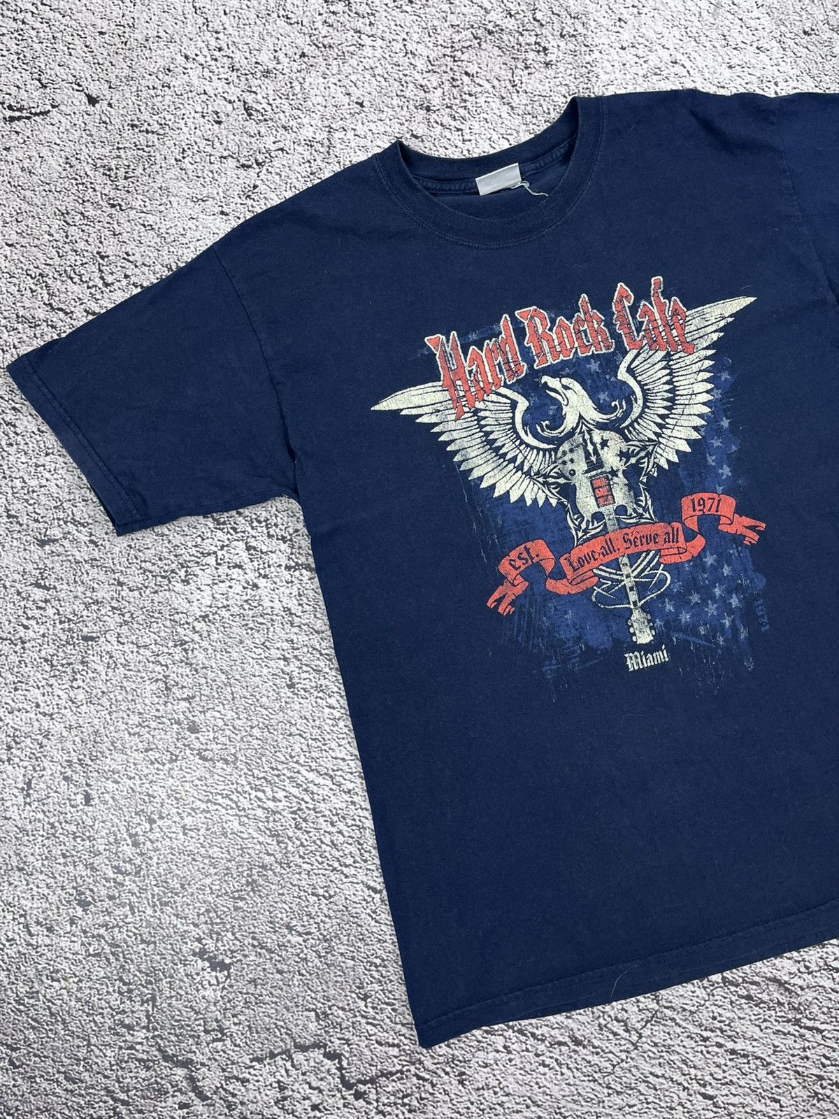 Hard Rock Cafe VINTAGE HARDROCK MIAMI GRAPHIC T SHIRT GUITAR Size US L / EU 52-54 / 3 - 2 Thumbnail