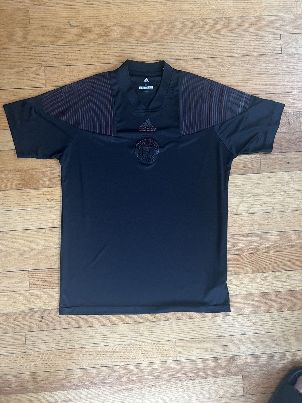Adidas Manchester United training Jersey Size US M / EU 48-50 / 2 - 1 Thumbnail