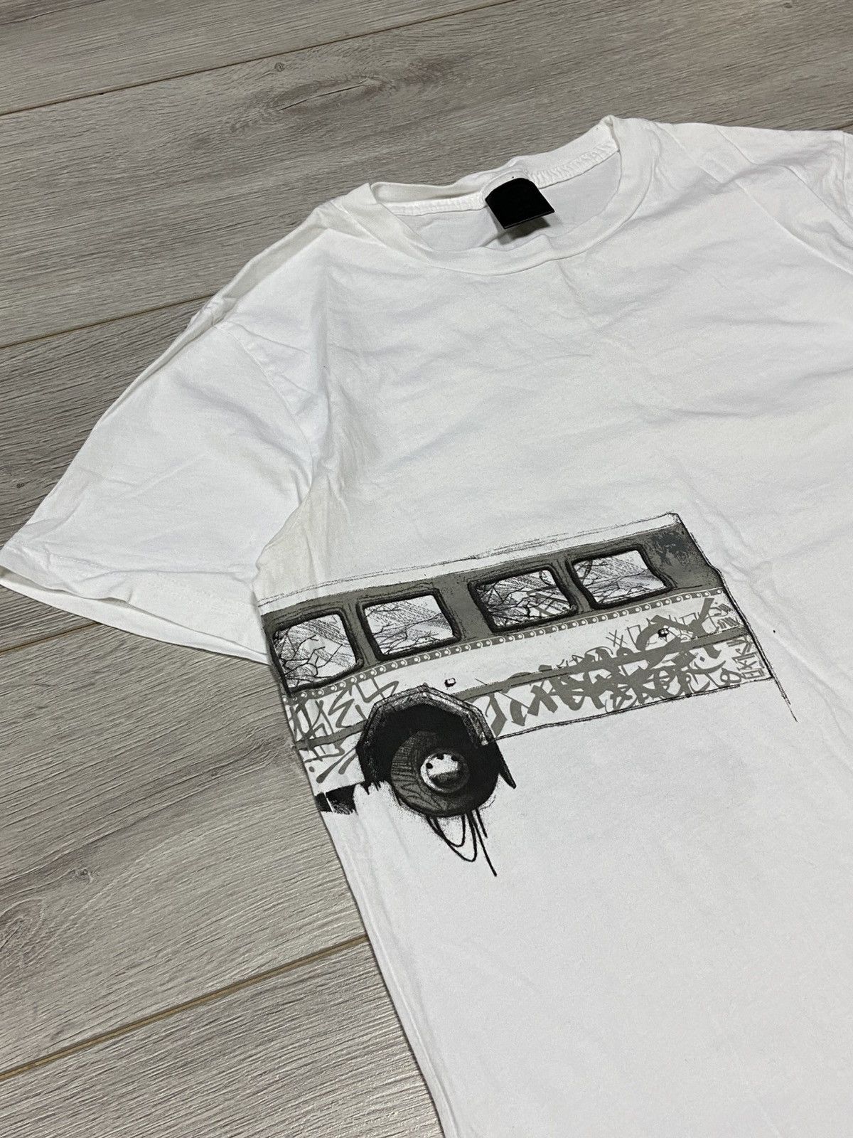 Oakley Oakley vintage crash bus big logo RARE t-shirt Size US M / EU 48-50 / 2 - 6 Thumbnail