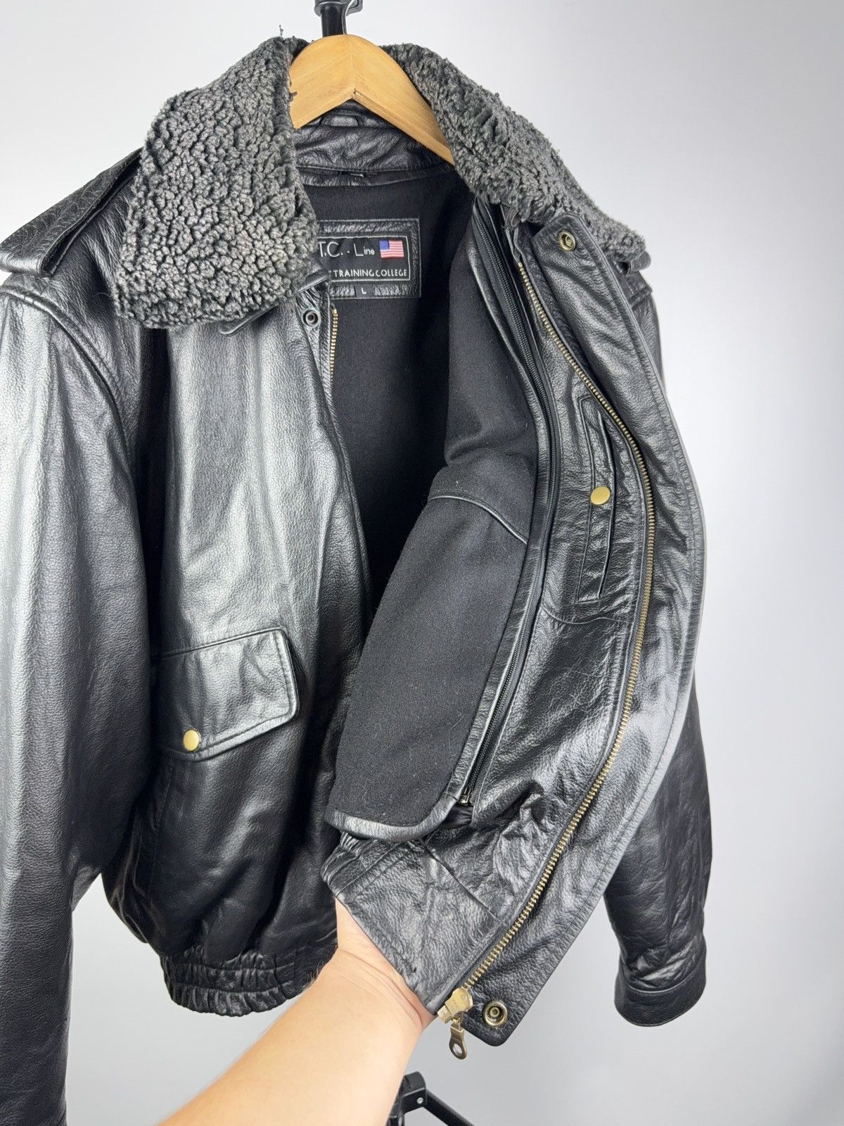 Japanese Brand Vintage 90s Military Army USA Leather Bomber Flight Jacket Size US L / EU 52-54 / 3 - 10 Thumbnail