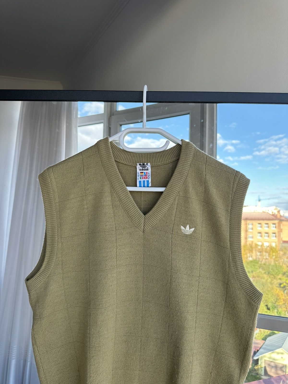 Adidas Vintage Adidas Beige 90s Mens Knitted Vest Sz S-M Size US S / EU 44-46 / 1 - 2 Thumbnail