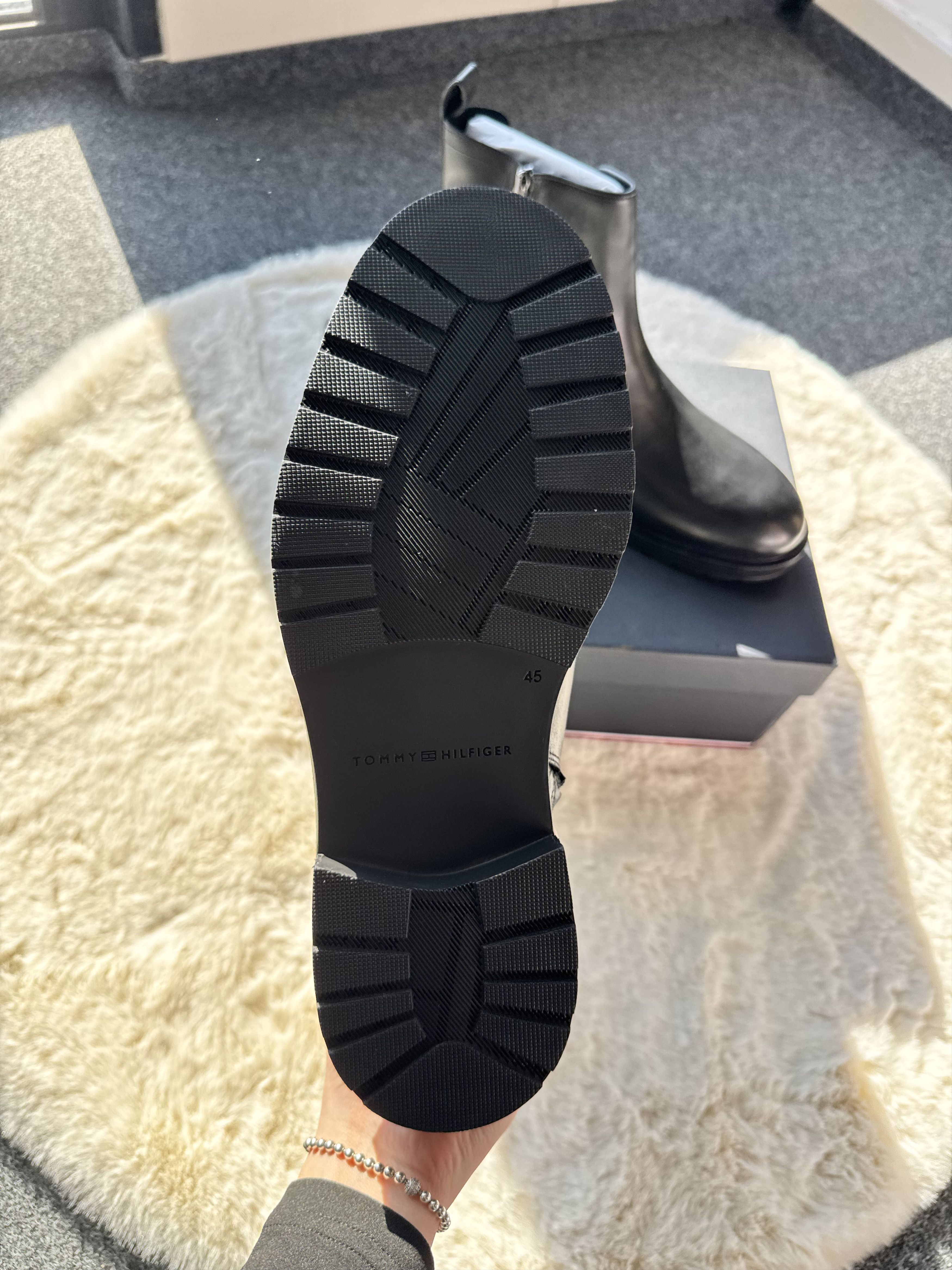 Tommy Hilfiger Tommy Hilfiger Cleated - Black leather ankle chelsea boots Size US 12 / EU 45 - 9 Thumbnail