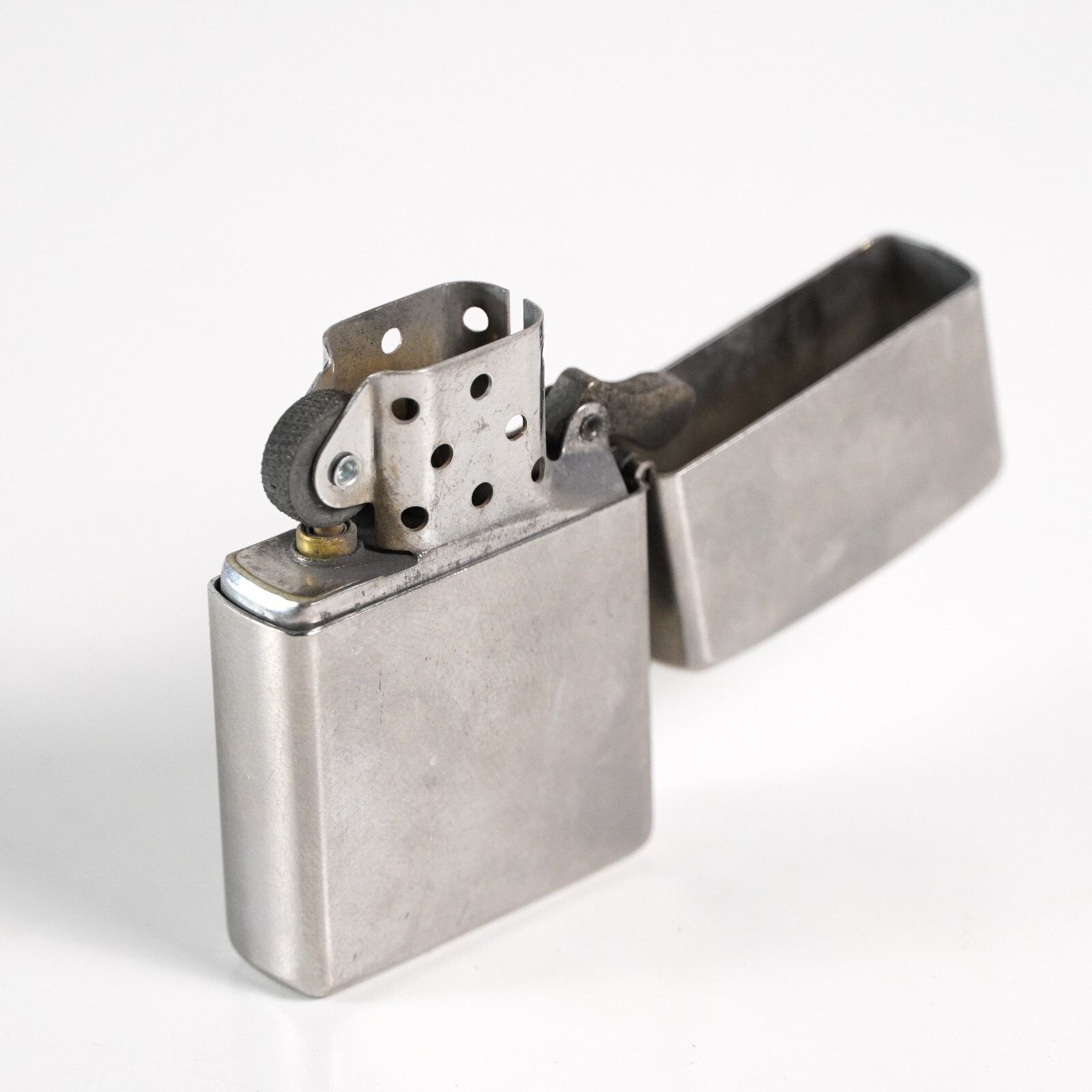 Zippo Zippo Plain Windproof Pocket Lighter Classic Brushed Metal Size ONE SIZE - 1 Thumbnail