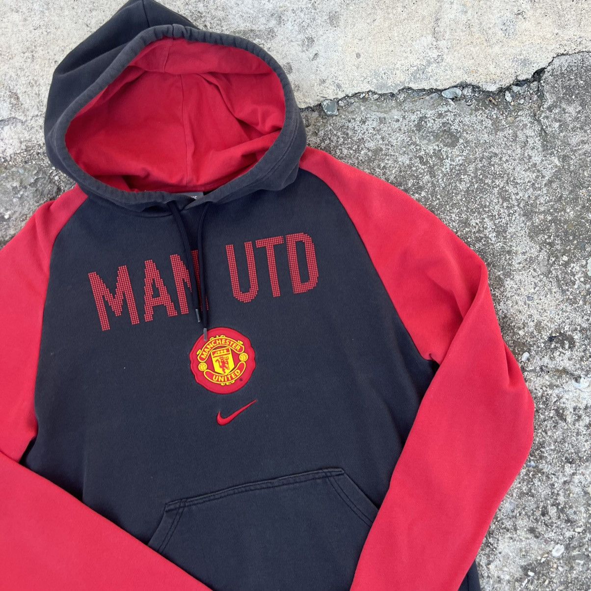 Nike × Vintage Vintage 2000s Nike Manchester United Embroidered Hoodie Rare Size US M / EU 48-50 / 2 - 4 Thumbnail