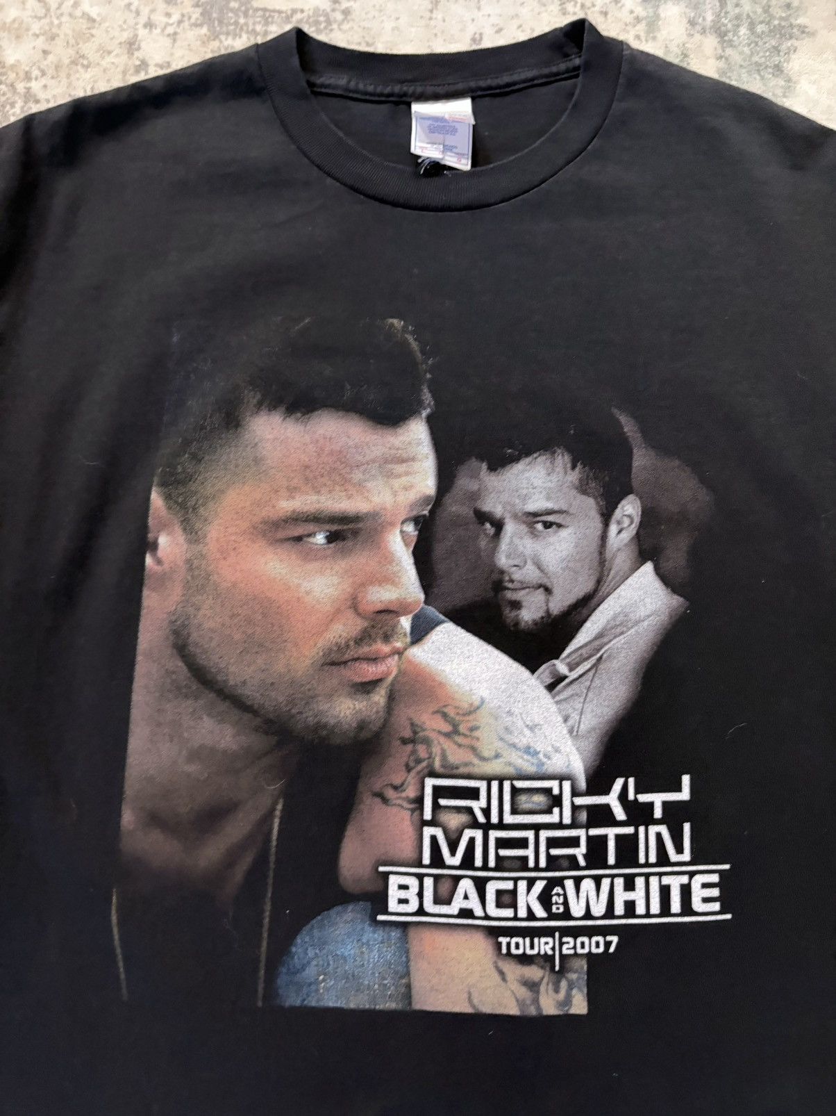 Band Tees 00’s Ricky Martin Vintage Tour Tee Size US L / EU 52-54 / 3 - 3 Thumbnail