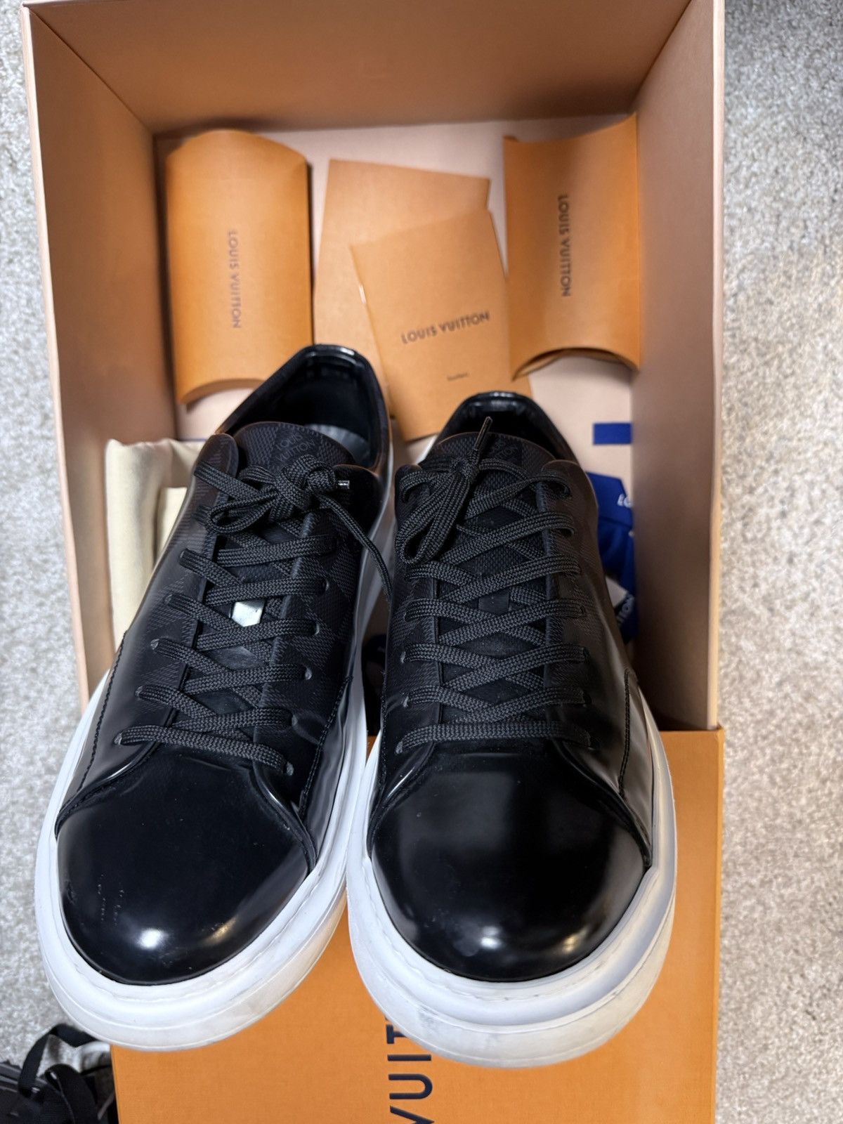 Louis Vuitton Louis Vuitton LV Monogram Leather Sneakers Size US 8.5 / EU 41-42 - 3 Thumbnail