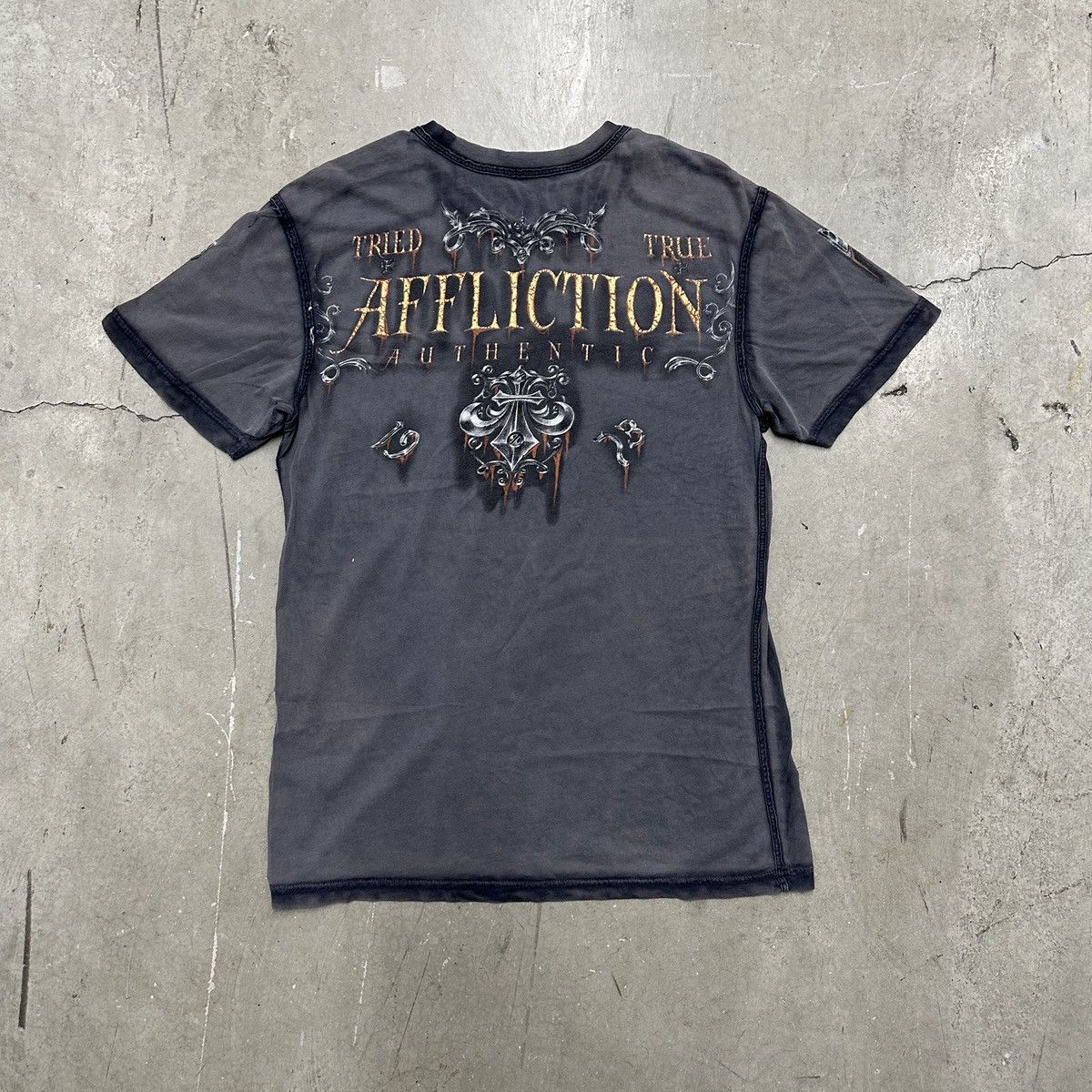 Affliction × Vintage Vintage 2000s Y2K Affliction Grey Graphic T-Shirt Size US M / EU 48-50 / 2 - 6 Thumbnail