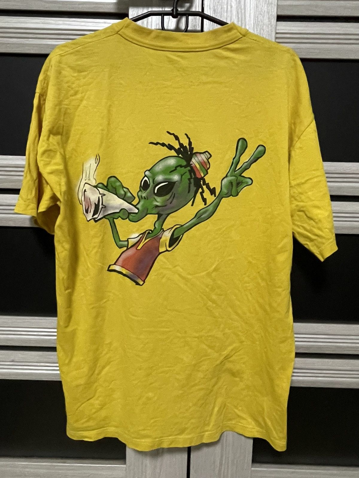 Vintage Vintage Paff Alien Space Kiffer Wear Smoke Tee Humor Y2K 90s Size US L / EU 52-54 / 3 - 1 Thumbnail