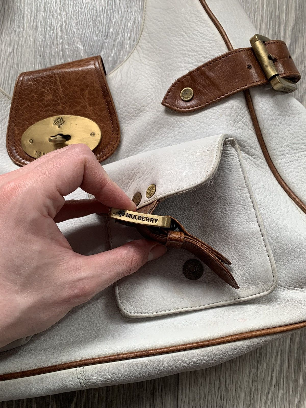 Mulberry Mulberry Vintage White Leather Buckle Handled Bag Luxury Size ONE SIZE - 4 Thumbnail