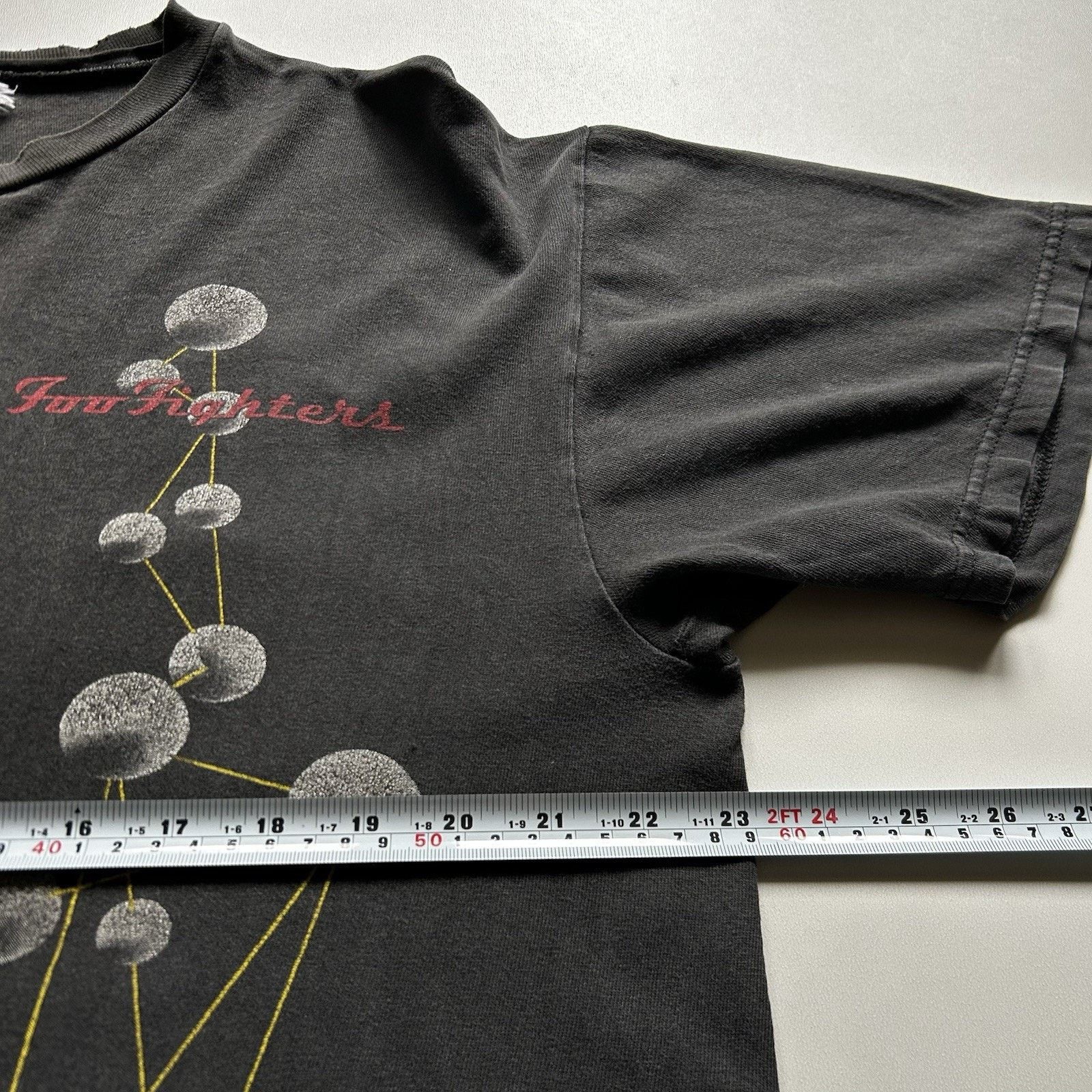 Band Tees × Vintage Vintage Foo Fighters Tour '98 T-Shirt Large Faded Black Rare Size US L / EU 52-54 / 3 - 7 Thumbnail