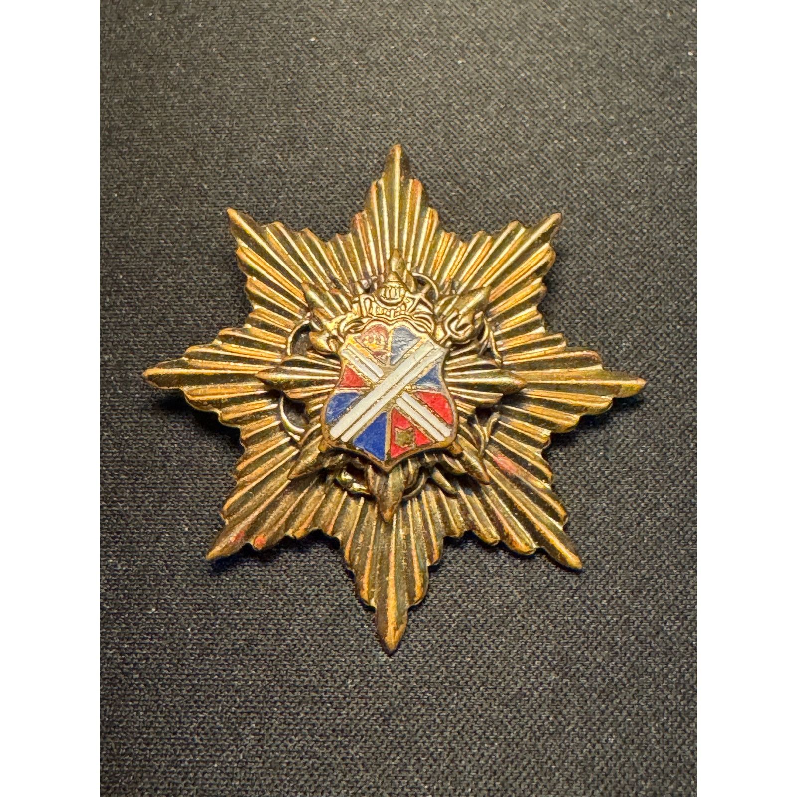 Other Vintage Family Crest Brooch Starburst Gold Tone Coat of Arms Size ONE SIZE - 2 Thumbnail