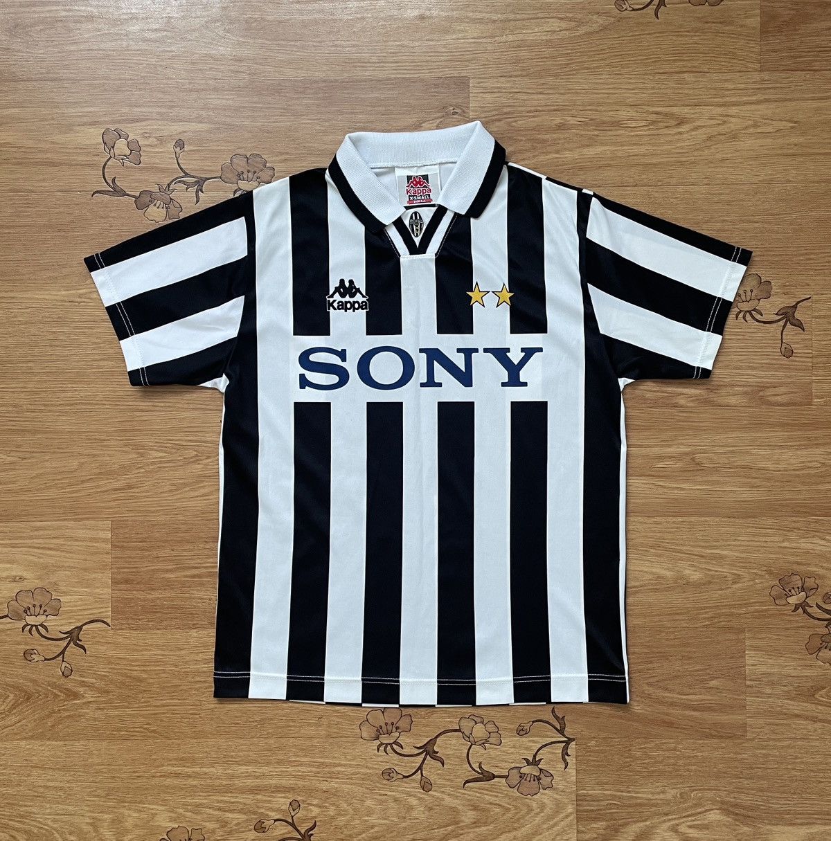 image of Juventus 1996-1997 Home Football Shirt Jersey Sony Kappa in Black White, Men's (Size XS)