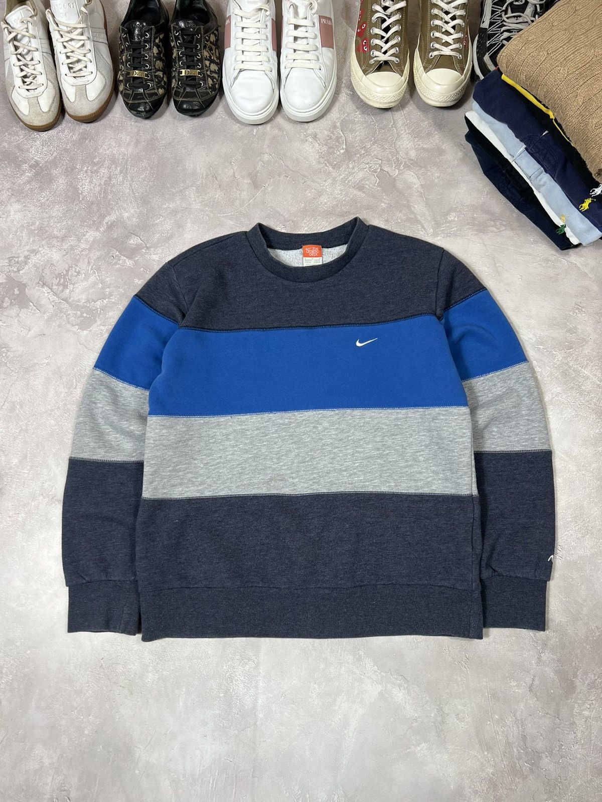 Vintage Vintage Nike Y2k Baggy Sweatshirt Size US L / EU 52-54 / 3 - 1 Thumbnail