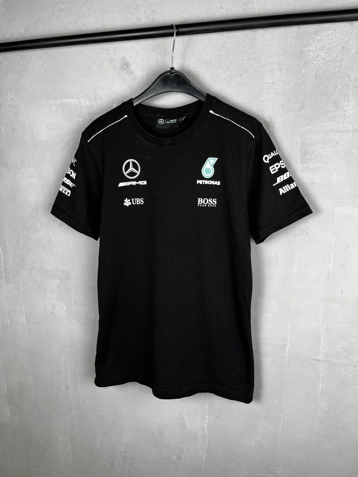 Mercedes-Benz Petronas AMG t shirt size m racing Size US M / EU 48-50 / 2 - 2 Thumbnail