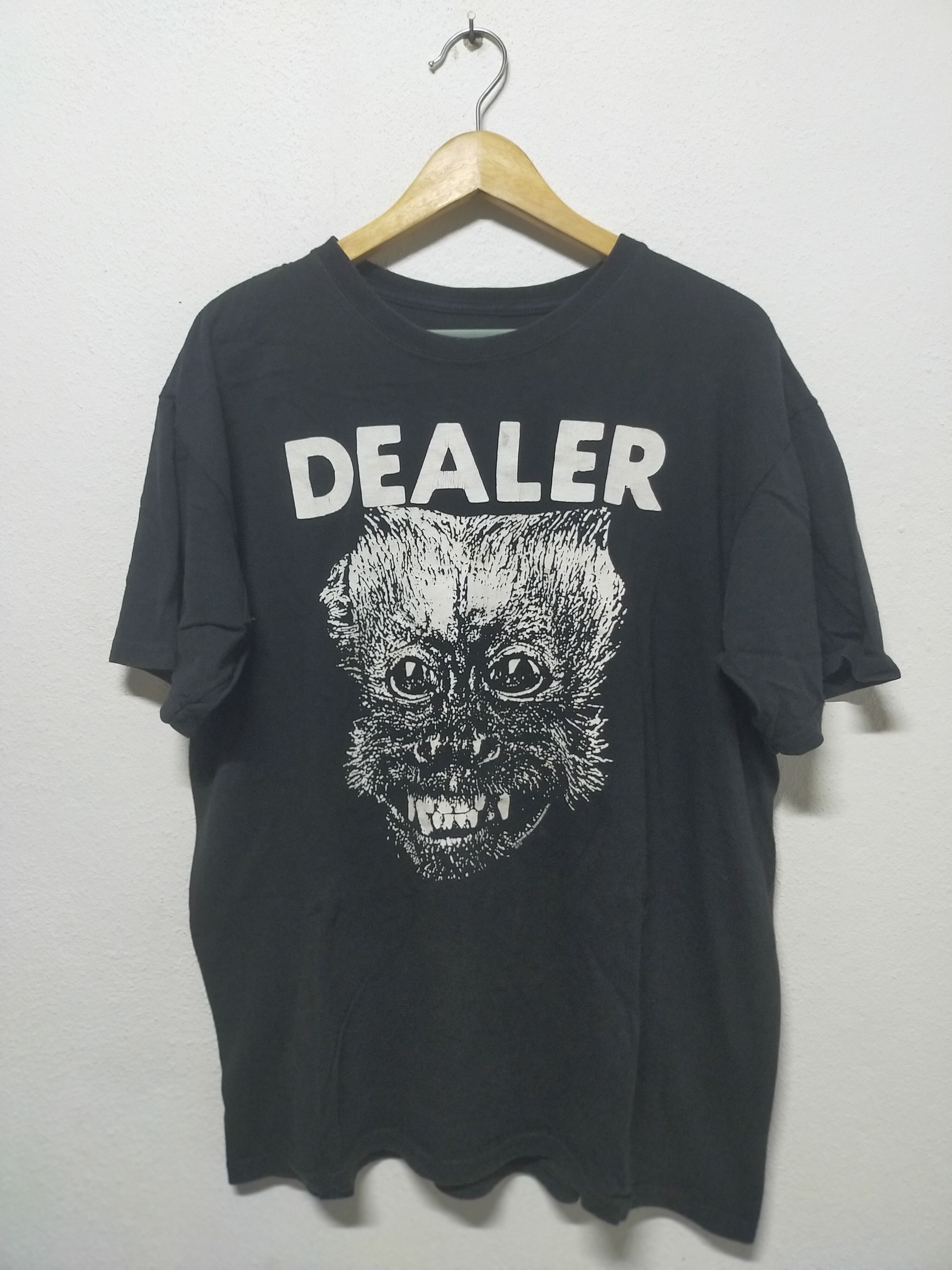Dealer warner bros big print monkey tee