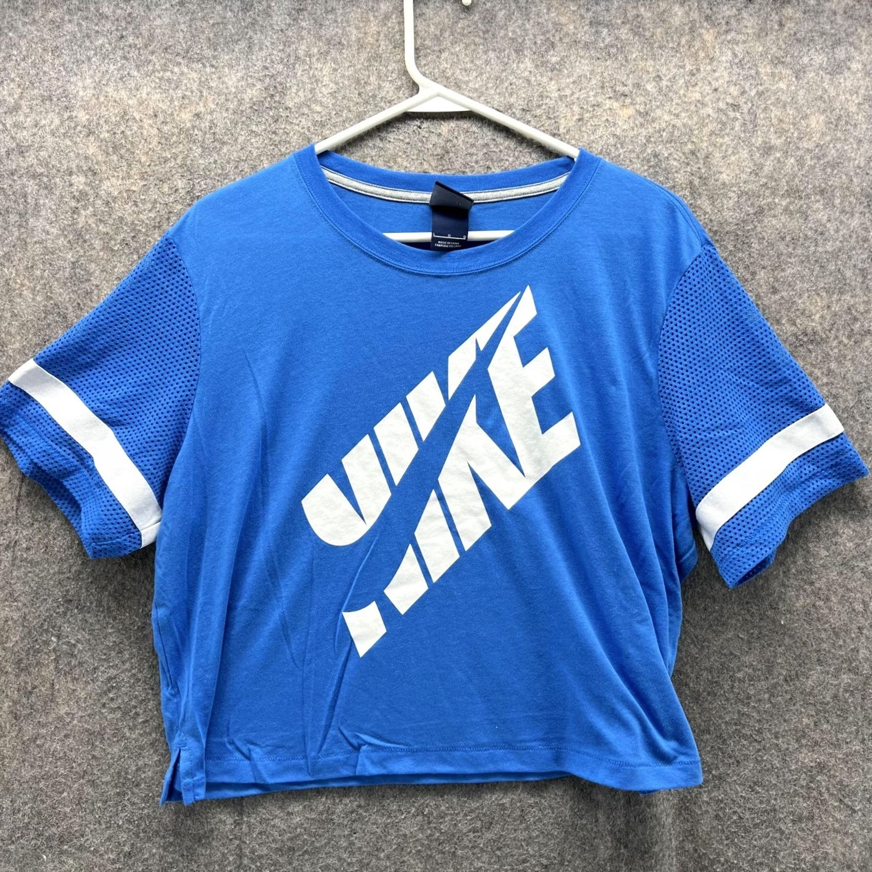 Nike Nike Shirt Women Large Ladies Blue White Cropped Spell Out Crewneck Swoosh - Size L / US 10 / IT 46 - 2 Thumbnail