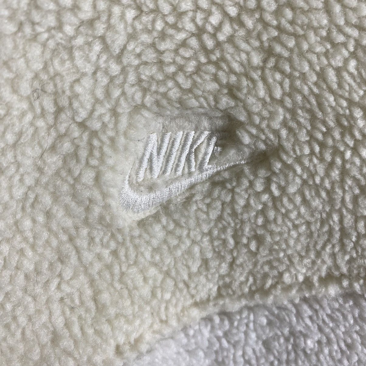 Nike Nike Fleece Big Swoosh Reversible Boa Jacket Zipper L Size Size US L / EU 52-54 / 3 - 9 Thumbnail