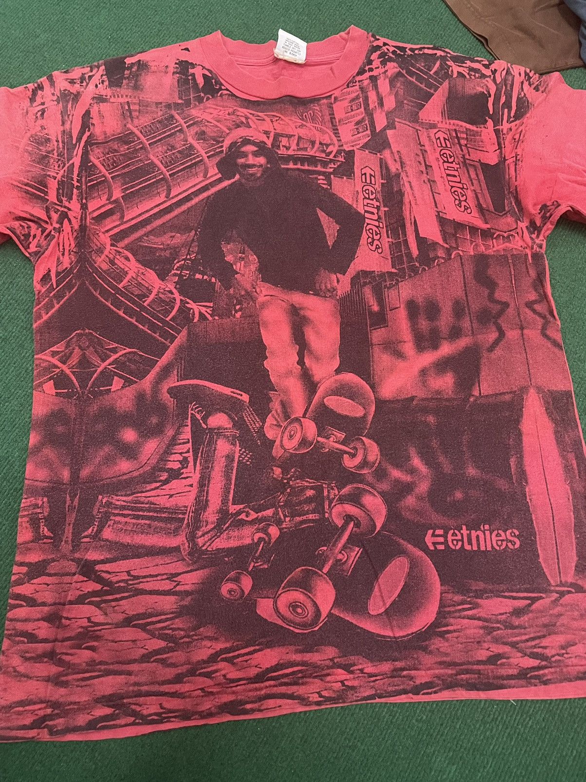 Vintage Vintage Etnies Skateboarding Shirt Big Printed Size US L / EU 52-54 / 3 - 1 Thumbnail