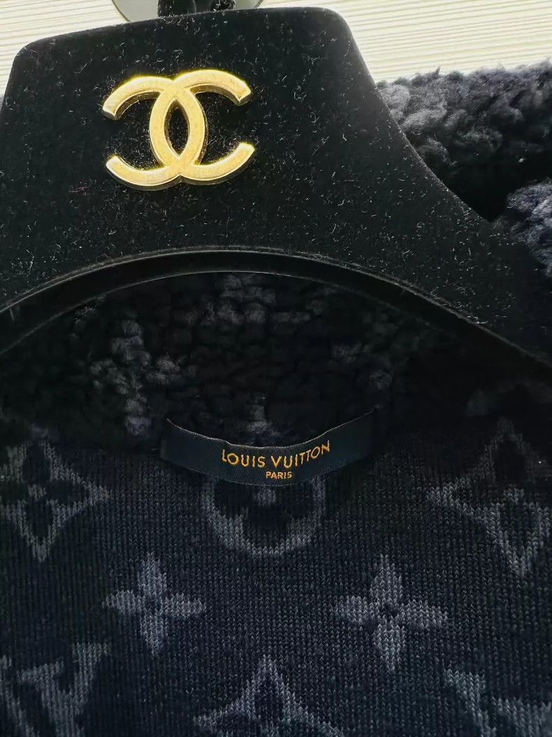 Louis Vuitton Louis Vuitton Blue logo teddy zip-up jacket Size US S / EU 44-46 / 1 - 2 Thumbnail