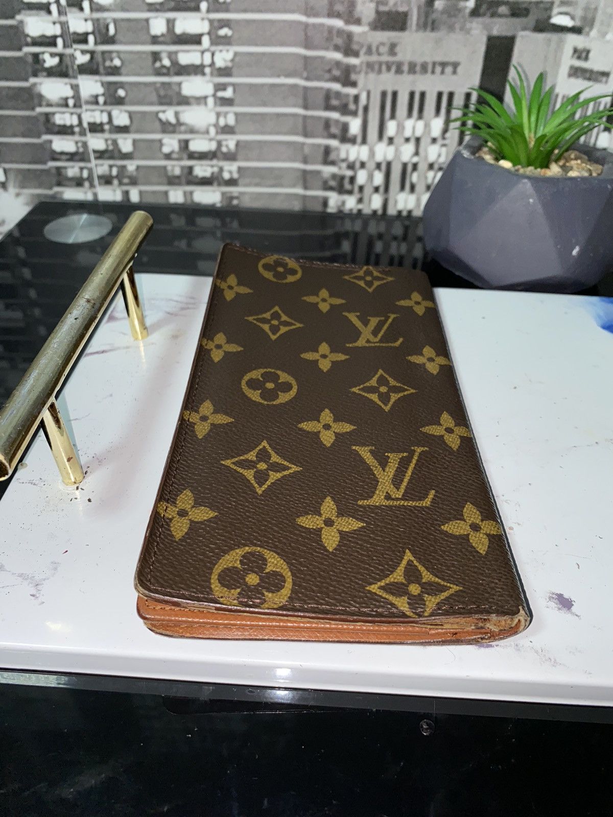 Louis Vuitton Authentic Louis Vuitton Checkbook Holder Size ONE SIZE - 10 Thumbnail