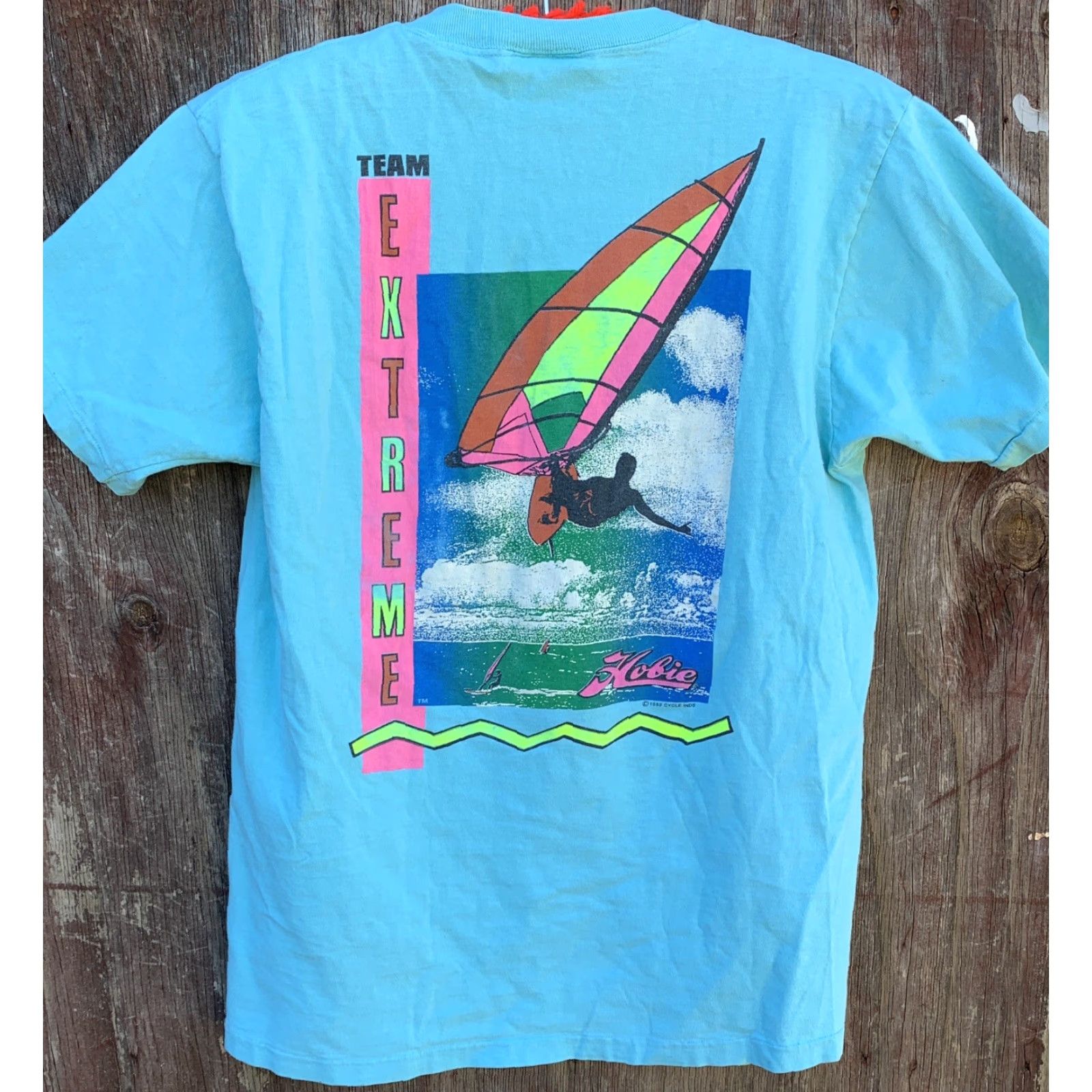 Vintage VINTAGE Hobie Team Extreme Pocket Tee T Shirt 1989 Windsurfer L Blue Mens Shirt Pocket Tee 80s Hobie Windsurfing Size US L / EU 52-54 / 3 - 4 Thumbnail