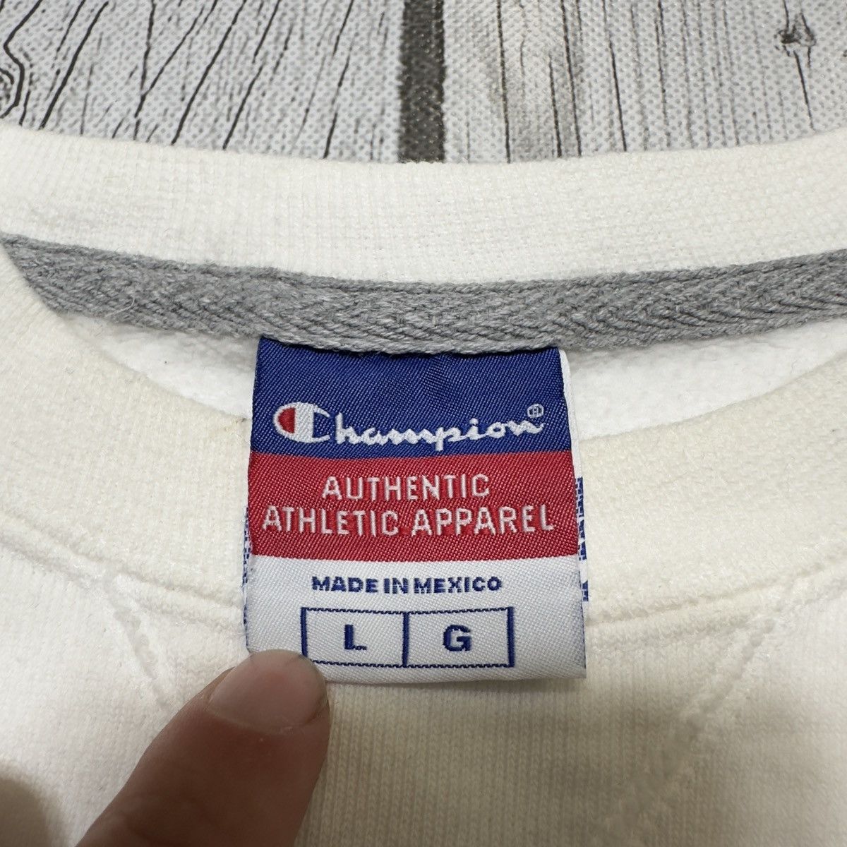 Champion × Vintage Vintage UBS sweatshirt Size US L / EU 52-54 / 3 - 4 Thumbnail