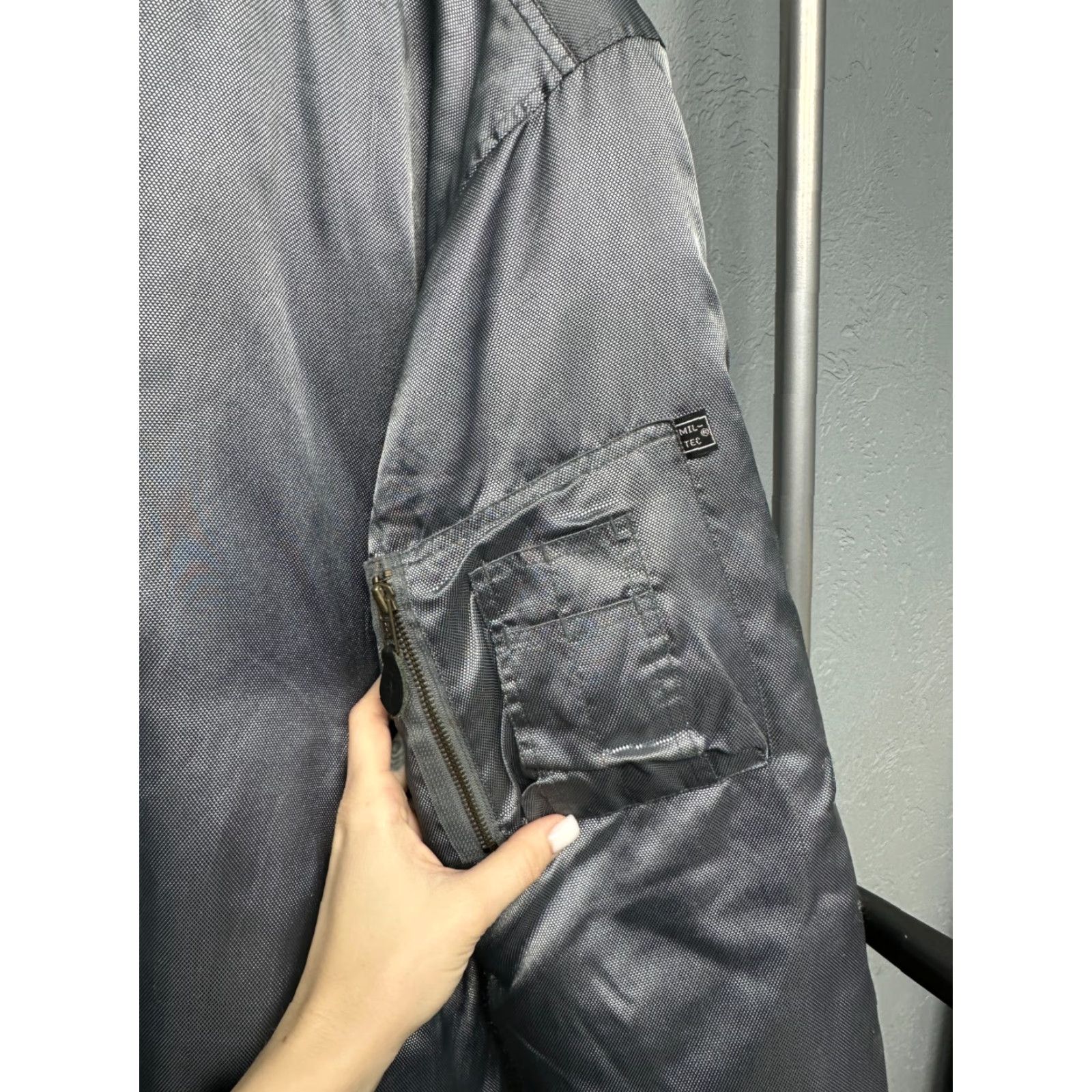 Vintage Mil-Tec Vintage MA1 Pilot Air Force Nylon Bomber Jacket XXL Mens Silver Navy/polymide Silk? Size US XXL / EU 58 / 5 - 4 Thumbnail