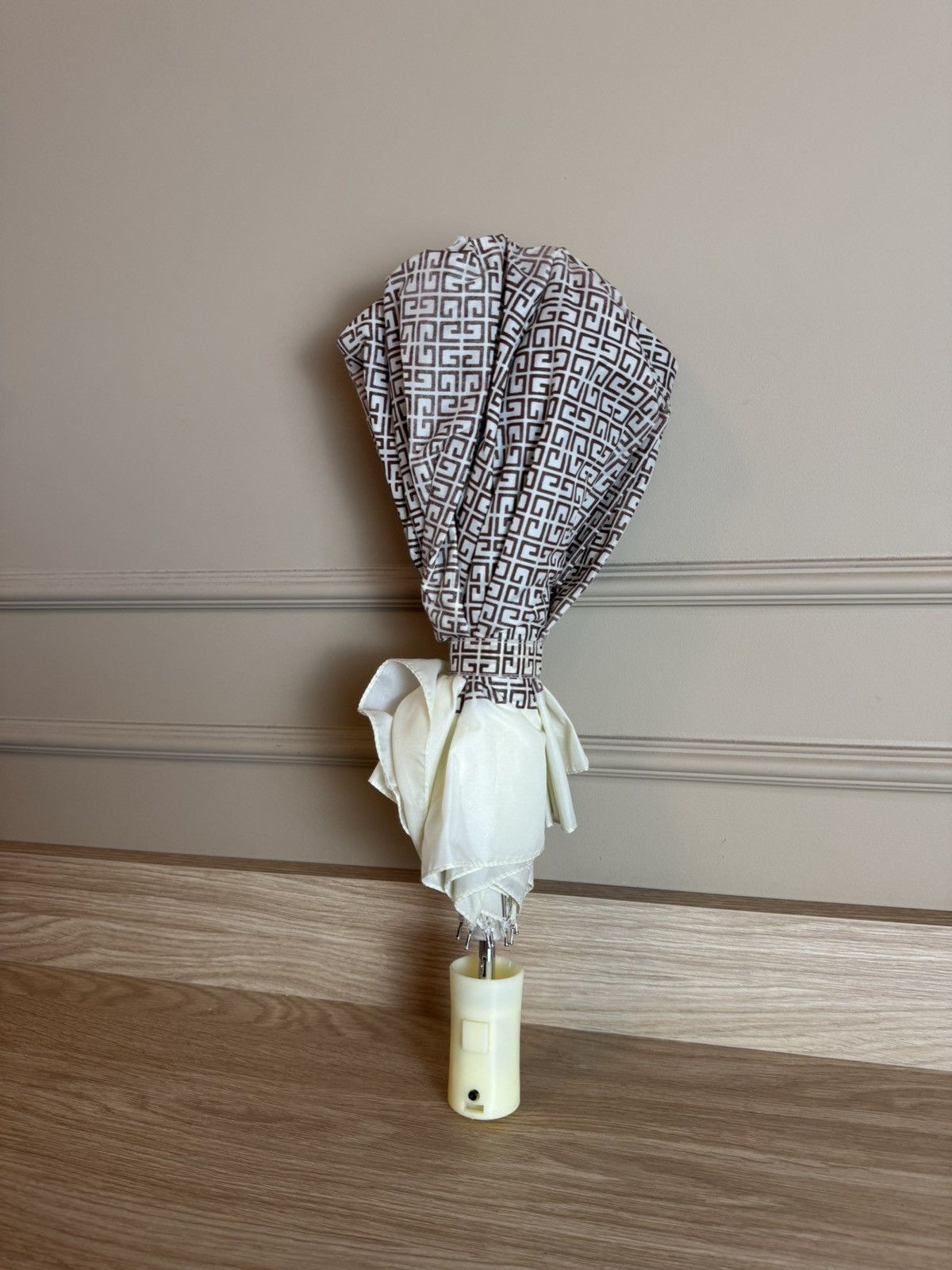Givenchy 80s 90s VTG GIVENCHY REAL RUSTY MONOGRAM UMBRELLA Size ONE SIZE - 5 Thumbnail