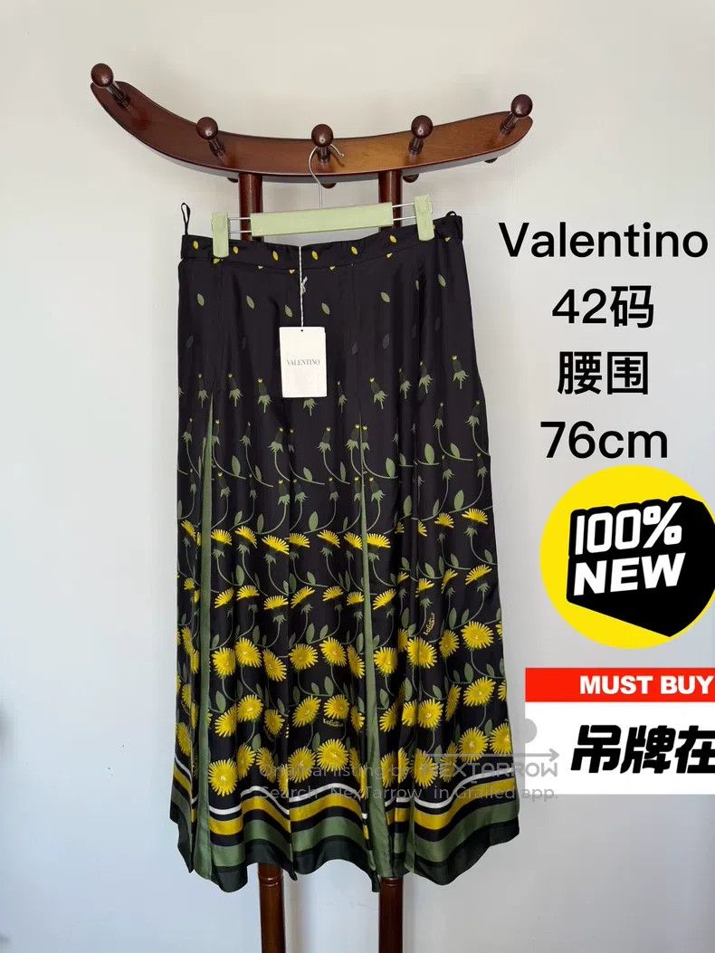 Valentino Valentino Skirt Size M / US 6-8 / IT 42-44 - 1 Thumbnail
