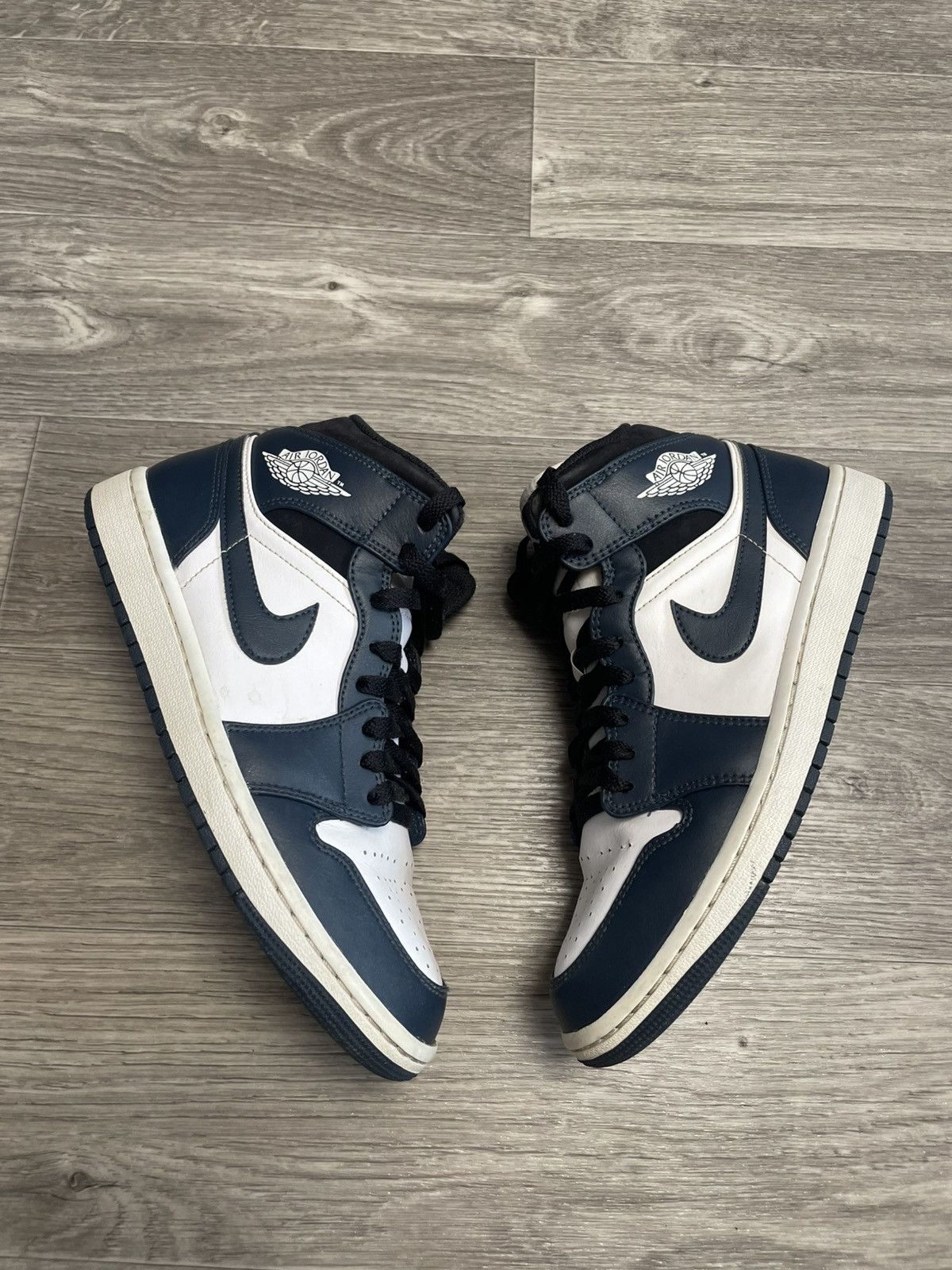 Nike Nike Air Jordan 1 Mid Armory Navy Men Size 8 EU 41 (2022) Size US 8 / EU 41 - 2 Thumbnail